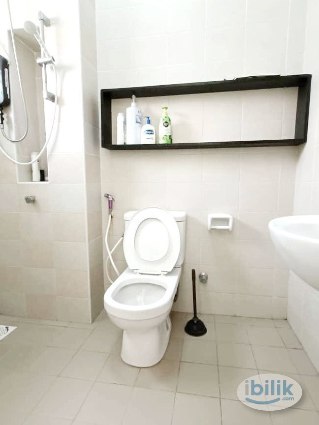 Image 2 of ‼️ Simple & Cozy Room Walking Distance to LRT TAMAN BAHAGIA & TAMAN PARAMOUNT‼️ - Room rental in 