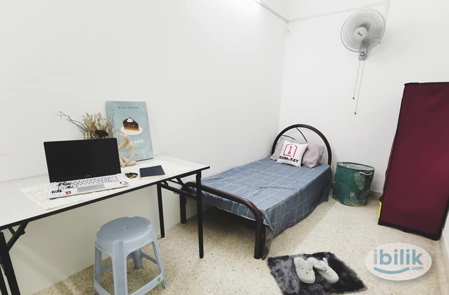 Image 1 of Walking Distance To LRT TAMAN BAHAGIA & LRT TAMAN PARAMOUNT - Room rental in 