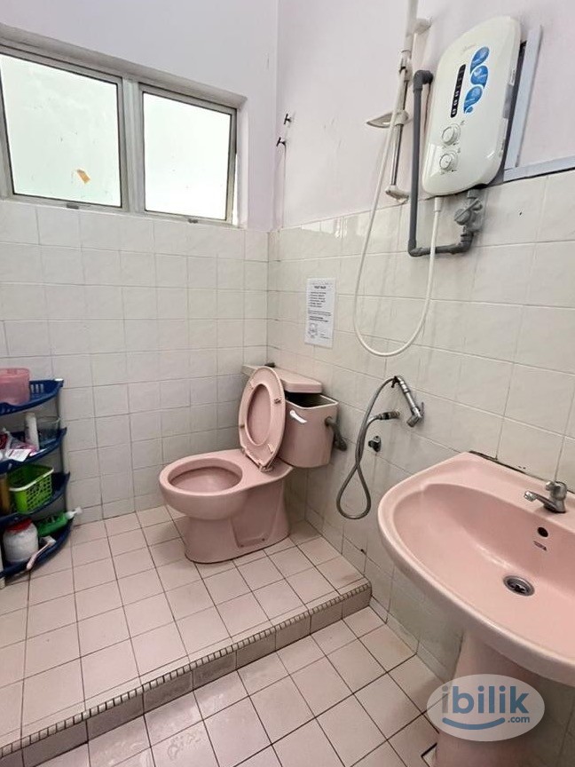 Image 2 of Walking Distance To LRT TAMAN BAHAGIA & LRT TAMAN PARAMOUNT - Room rental in 