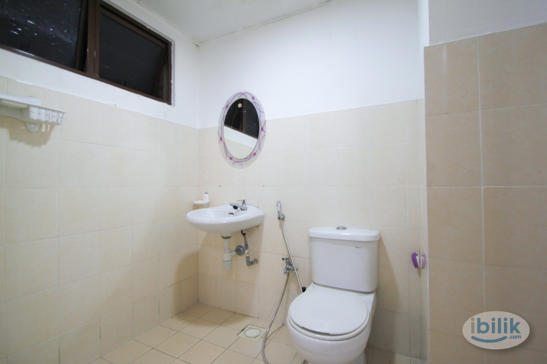 Image 1 of Middle Room at Palm Spring, Kota Damansara..` - Room rental in 
