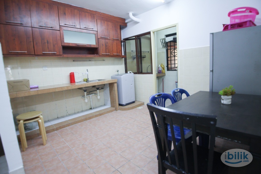 Image 2 of Middle Room at Palm Spring, Kota Damansara..` - Room rental in 