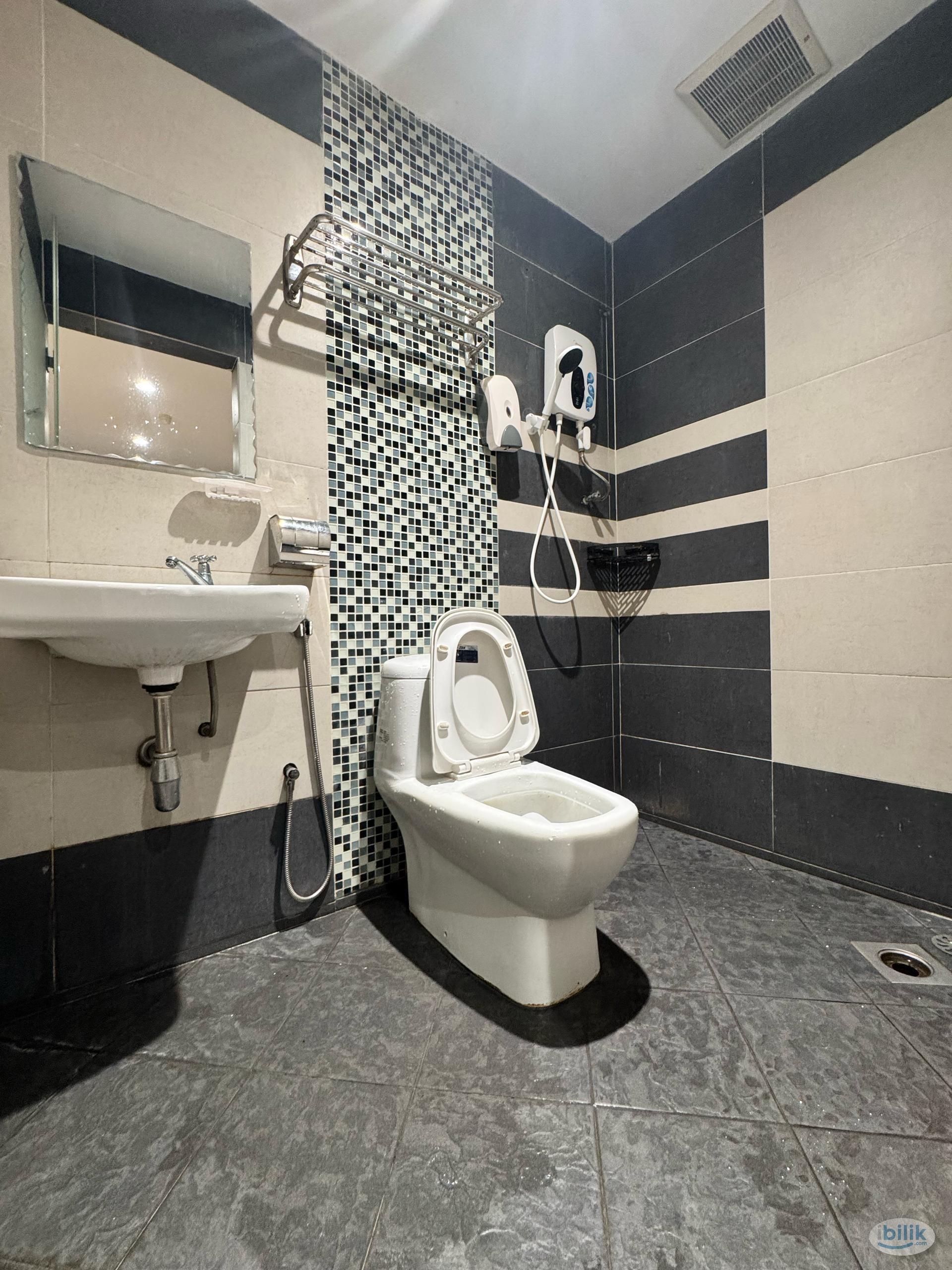 Image 4 of ⭐🔥👍🚶🏦🍔🥞🥗🥣🦀Warking 🚶‍♂🚶‍♀250M WALKING DISTANCE TO TMN BAHAGIA LRT Pasar Malam Food, Shoplot,... ⭐🔥🔥🤷‍♂️ - Room rental in 