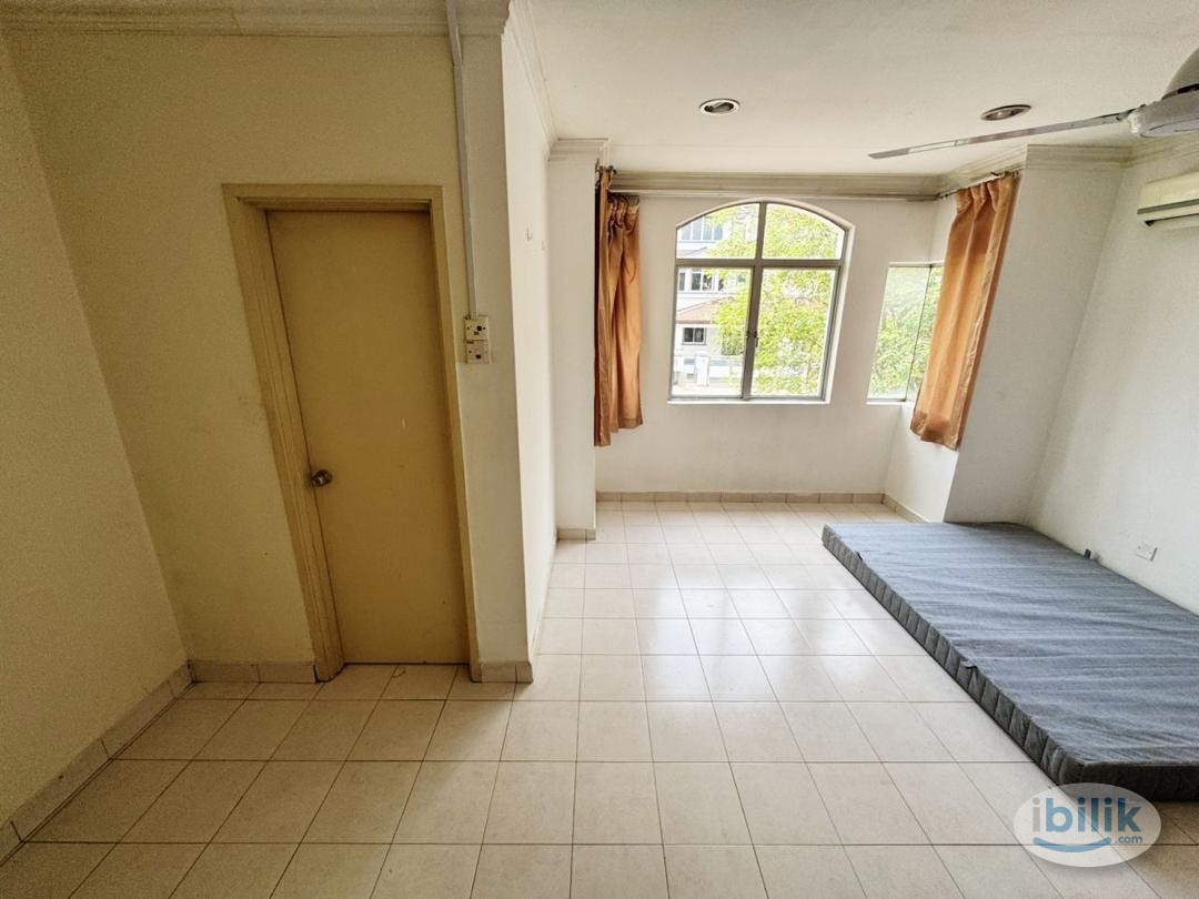 Image 2 of 🎈 SUPER SPACIOUS MASTER ROOM 🎈at Bukit Rahman Putra, Sungai Buloh 🥰 MOVE IN IMMEDIATELY 🚀 - Room rental in 