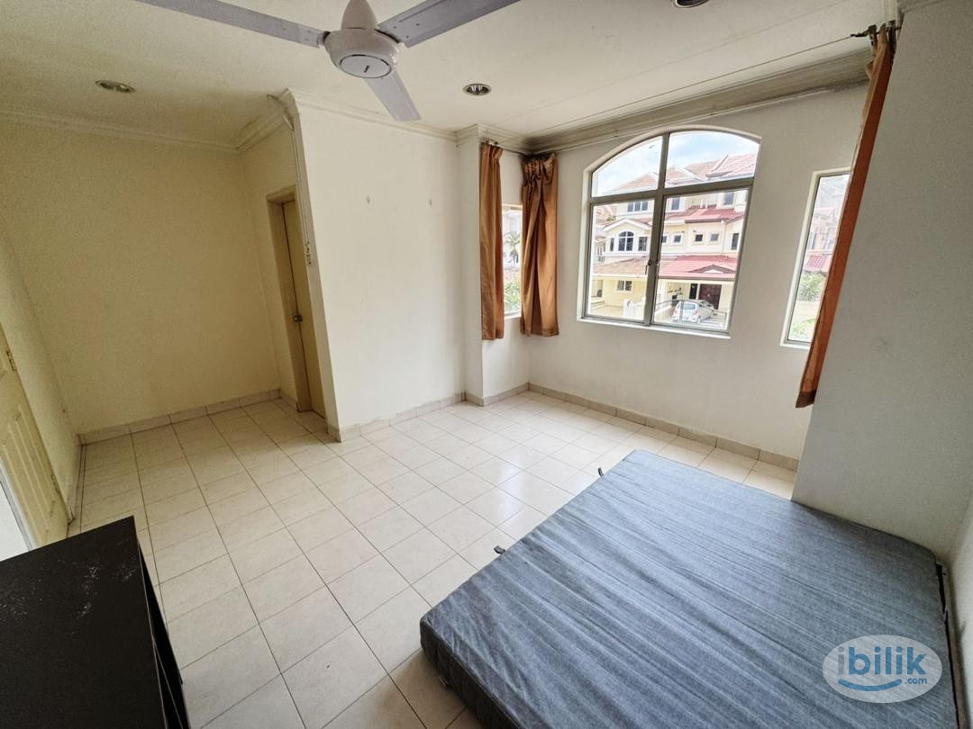 Image 3 of 🎈 SUPER SPACIOUS MASTER ROOM 🎈at Bukit Rahman Putra, Sungai Buloh 🥰 MOVE IN IMMEDIATELY 🚀 - Room rental in 