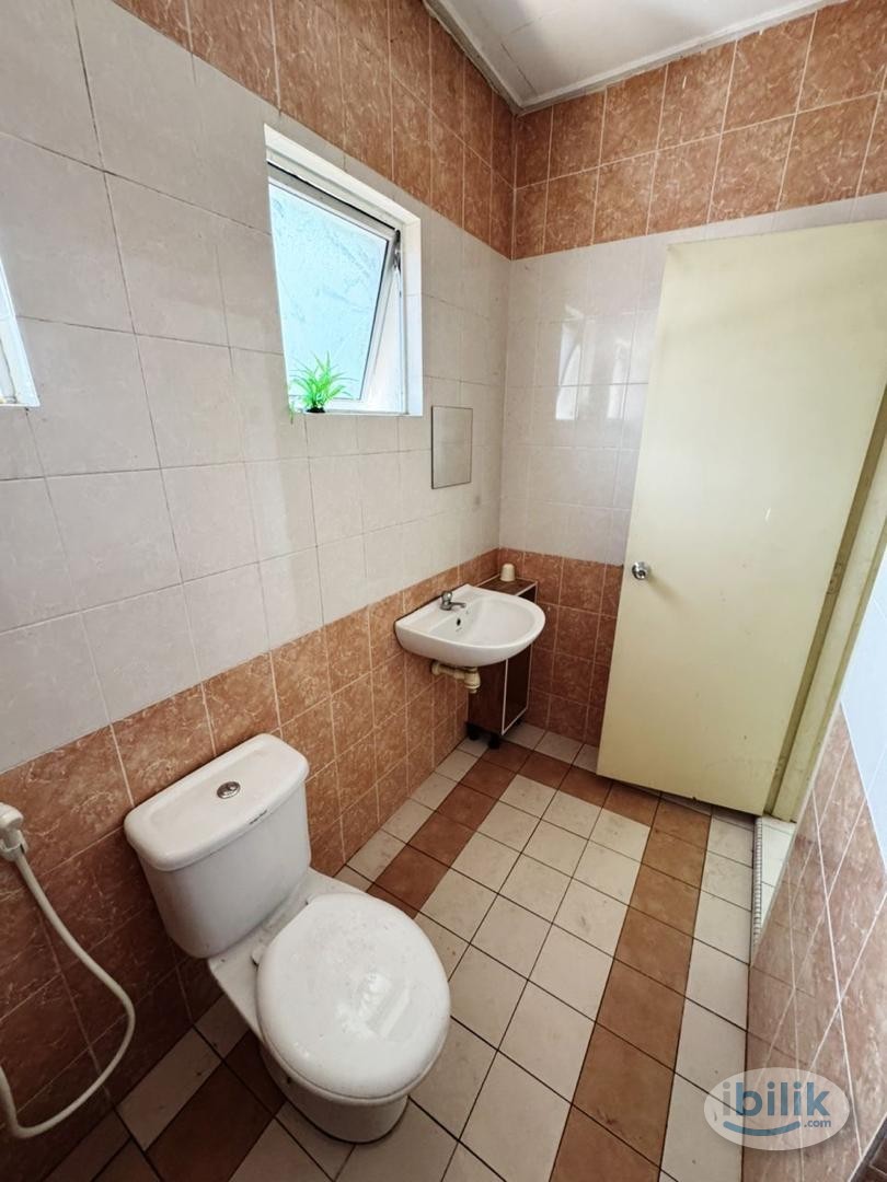 Image 4 of 🎈 SUPER SPACIOUS MASTER ROOM 🎈at Bukit Rahman Putra, Sungai Buloh 🥰 MOVE IN IMMEDIATELY 🚀 - Room rental in 