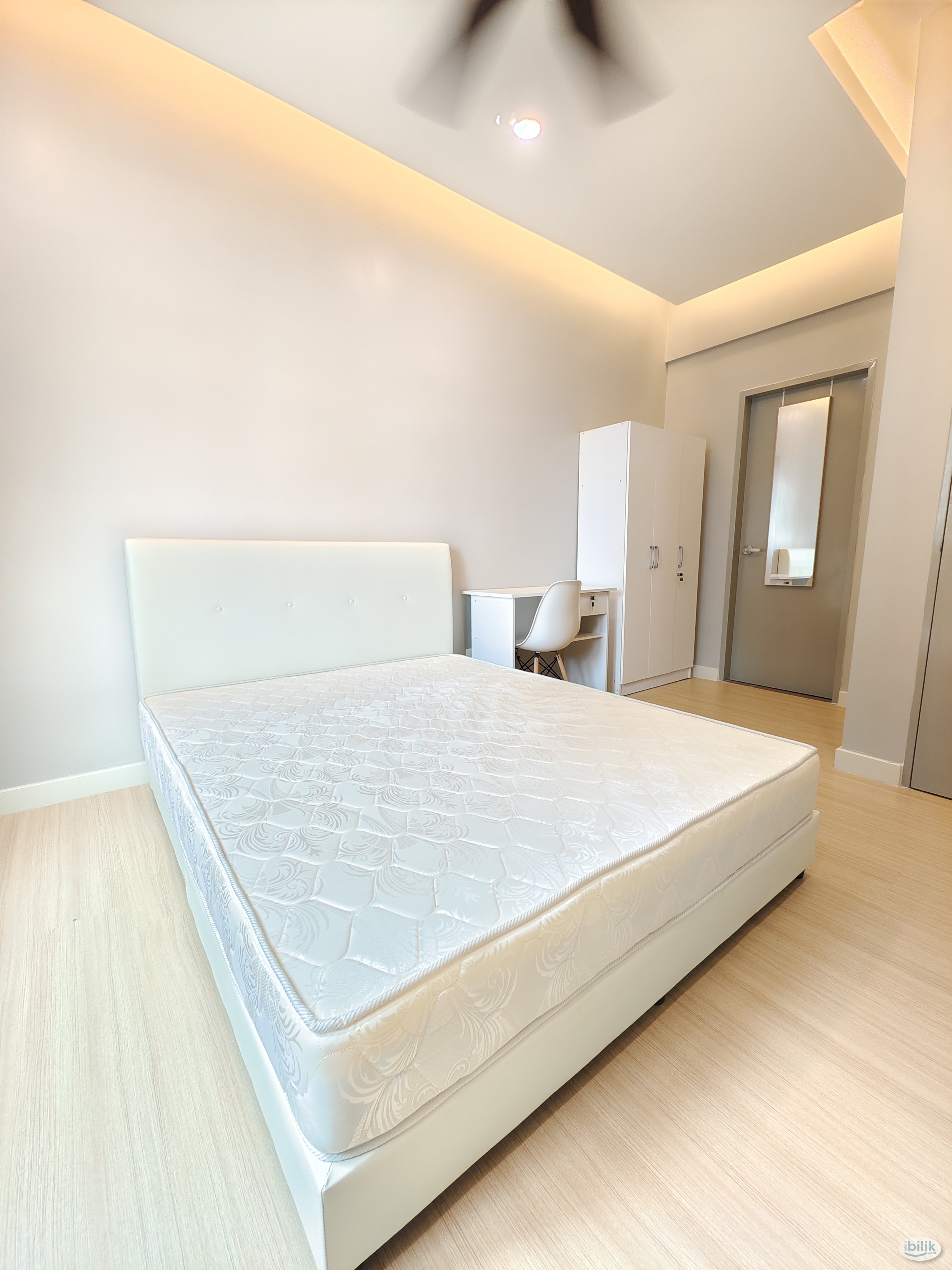 Image 3 of ♠ Master Room M Centura – UM-Wales 1 km 🎓 • Sentul Boulevard Hub 700 m 🏢 - Room rental in 
