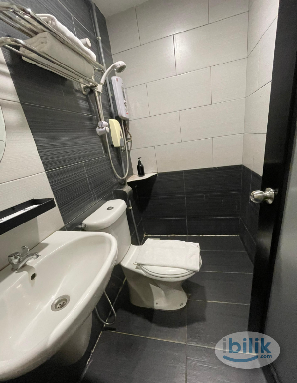 Image 2 of 🏡💵2025 Offer ❗ Study at Monash University❓ Room for Rent + Private Toilet at Bandar Sunway🔥🔥 - Room rental in 