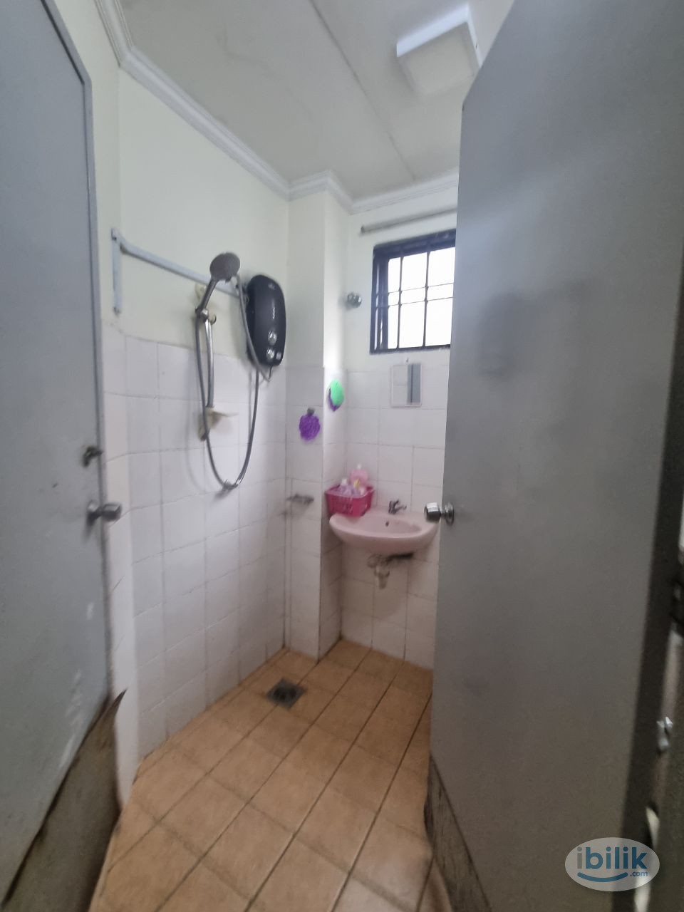 Image 2 of LOCAL MALAYSIANS ONLY huge rooms at Bandar Utama 🤍 Free WiFi - Room rental in 