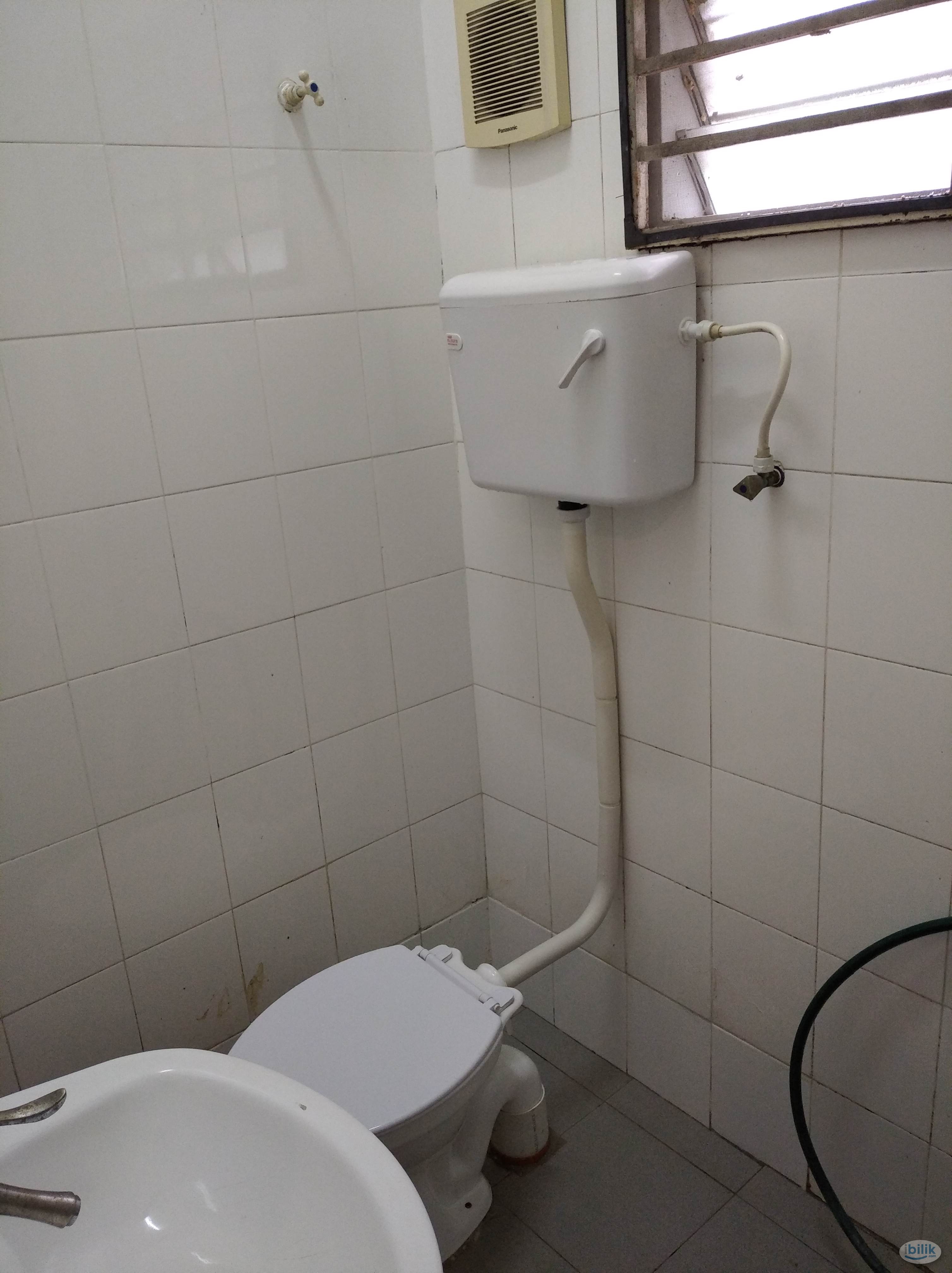 Image 1 of Aircond room free WiFi at Taman Klang Utama nr Bandar bukit raja Kapar Jalan Meru - Room rental in 