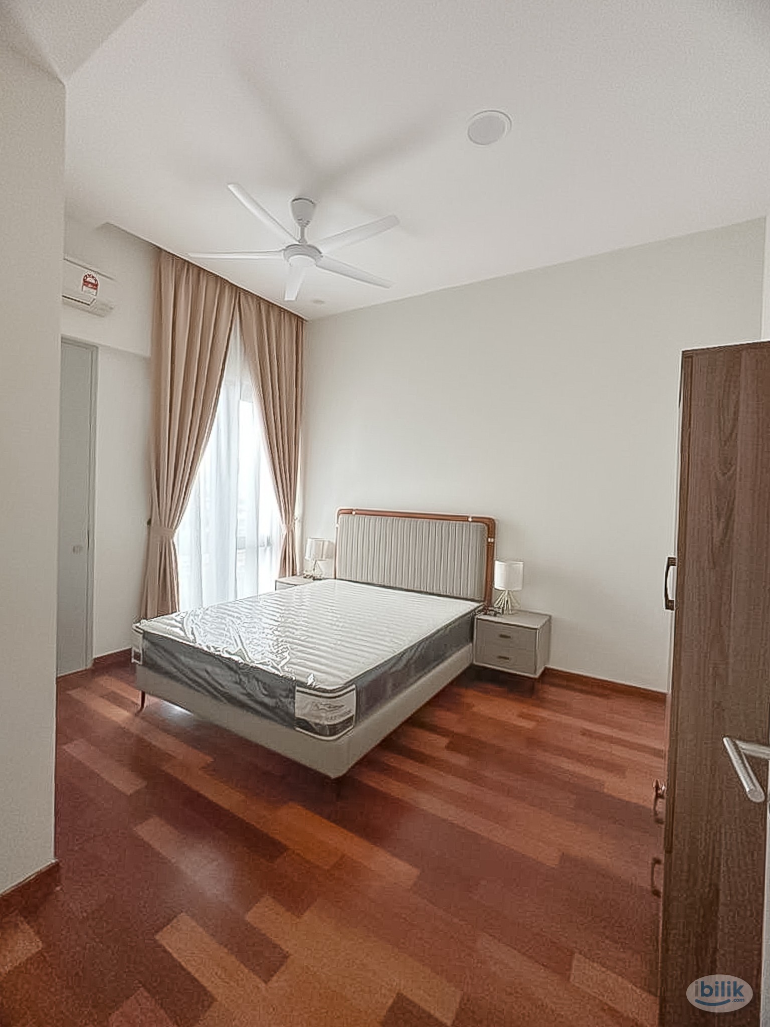 Image 1 of Middle Room at The Paradigm, Kelana Jaya - Room rental in 