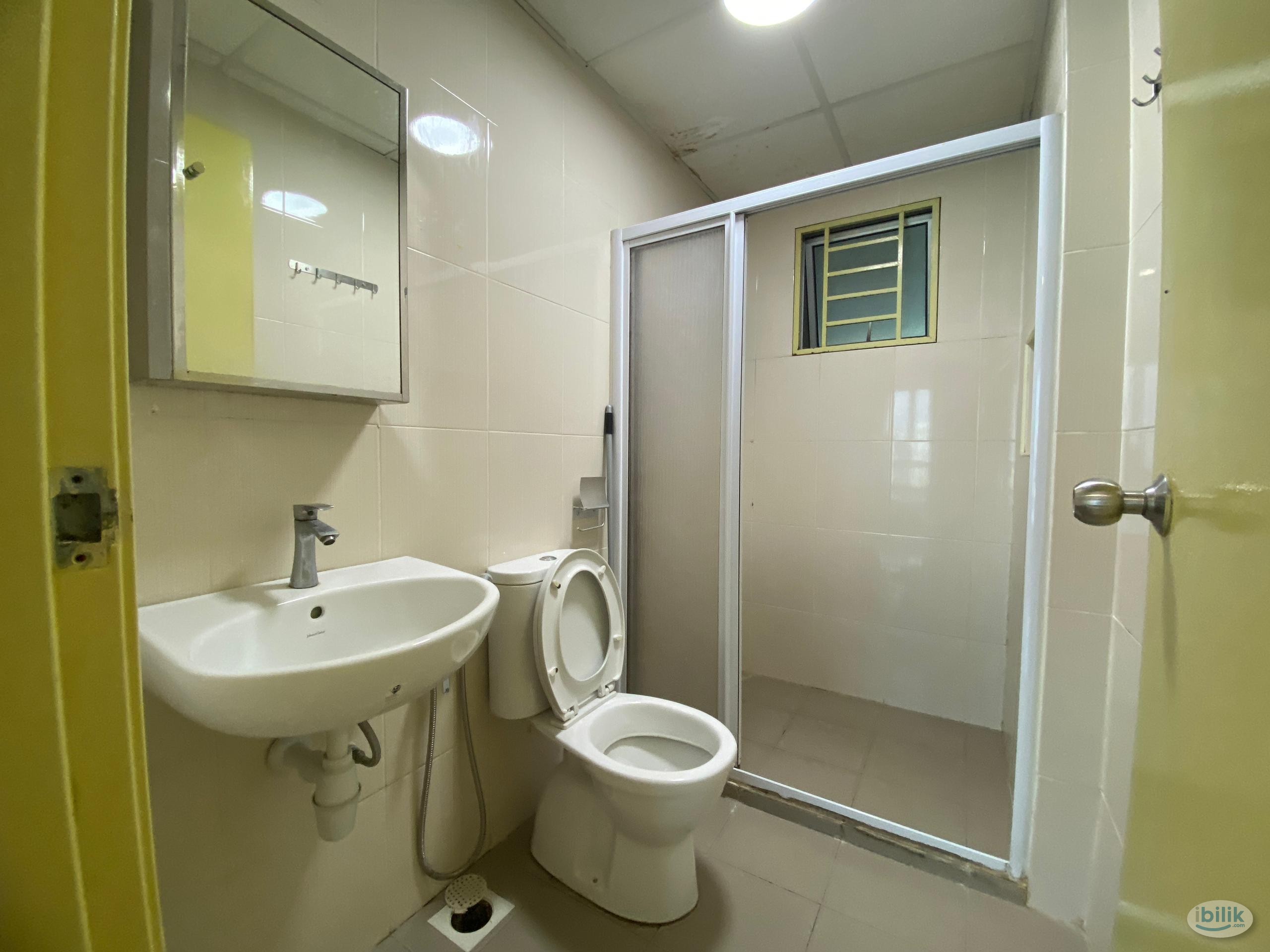 Image 4 of BALCONY ROOM @ OUG PARKLANE - Room rental in 