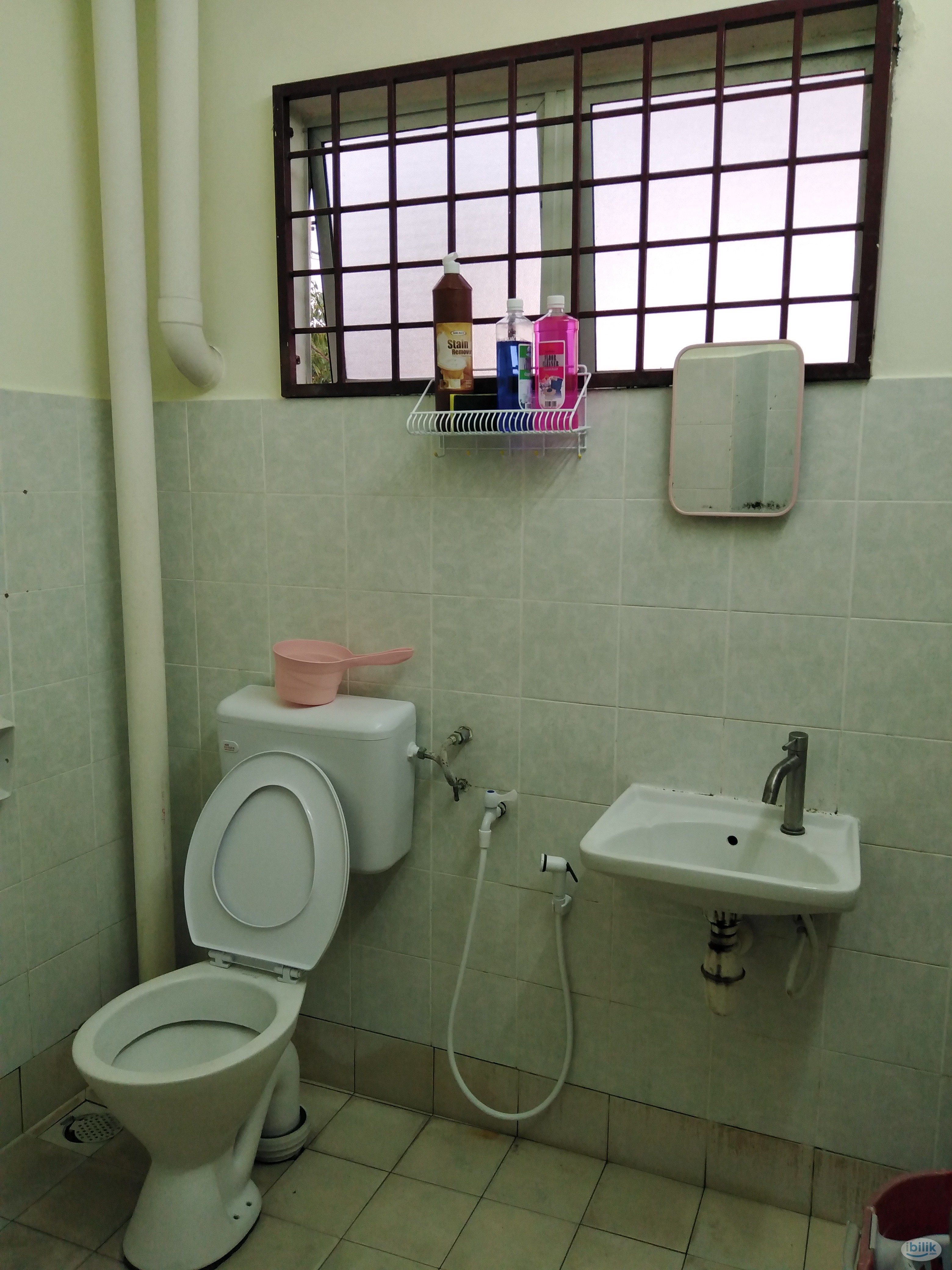 Image 2 of Batu Berendam single room with aircond - Room rental in 