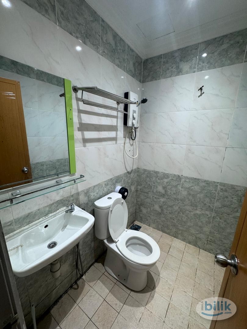 Image 4 of "Comfy Co living🛏️ Fully Furnished, FREE Wi-Fi, Near Bus Stop & LRT 🏡🚌🚇✨" - Room rental in 