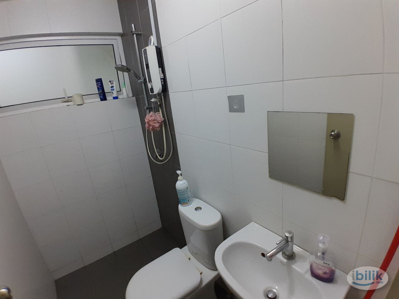 Image 2 of Middle Room  QUEENSIZE FANS ONLY at Pacific Place, Ara Damansara.. - Room rental in 