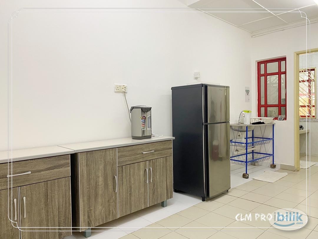 Image 1 of Fully Furnished, Cozy, WiFi cleaning service Middle Room at Puchong, Selangor - Room rental in 