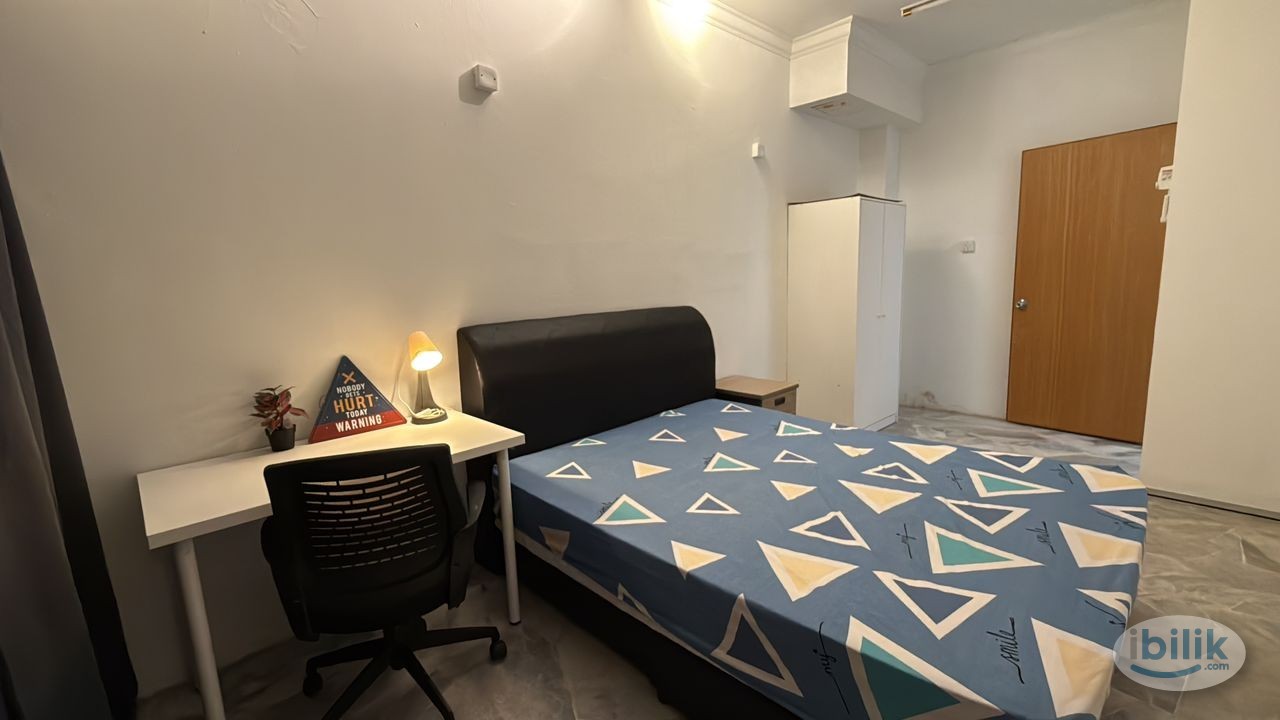 Image 2 of Fully Furnished, Cozy, WiFi cleaning service Middle Room at Puchong, Selangor - Room rental in 