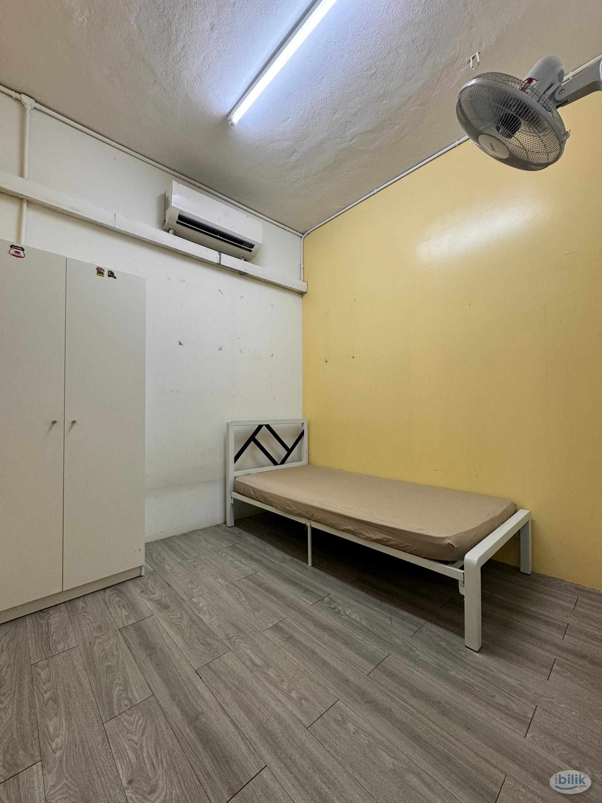 Image 1 of 10 Mins Walk to Darul Ehsan Mosque📍 0 Depo❗Nu Empire🛒🛍 - Room rental in 