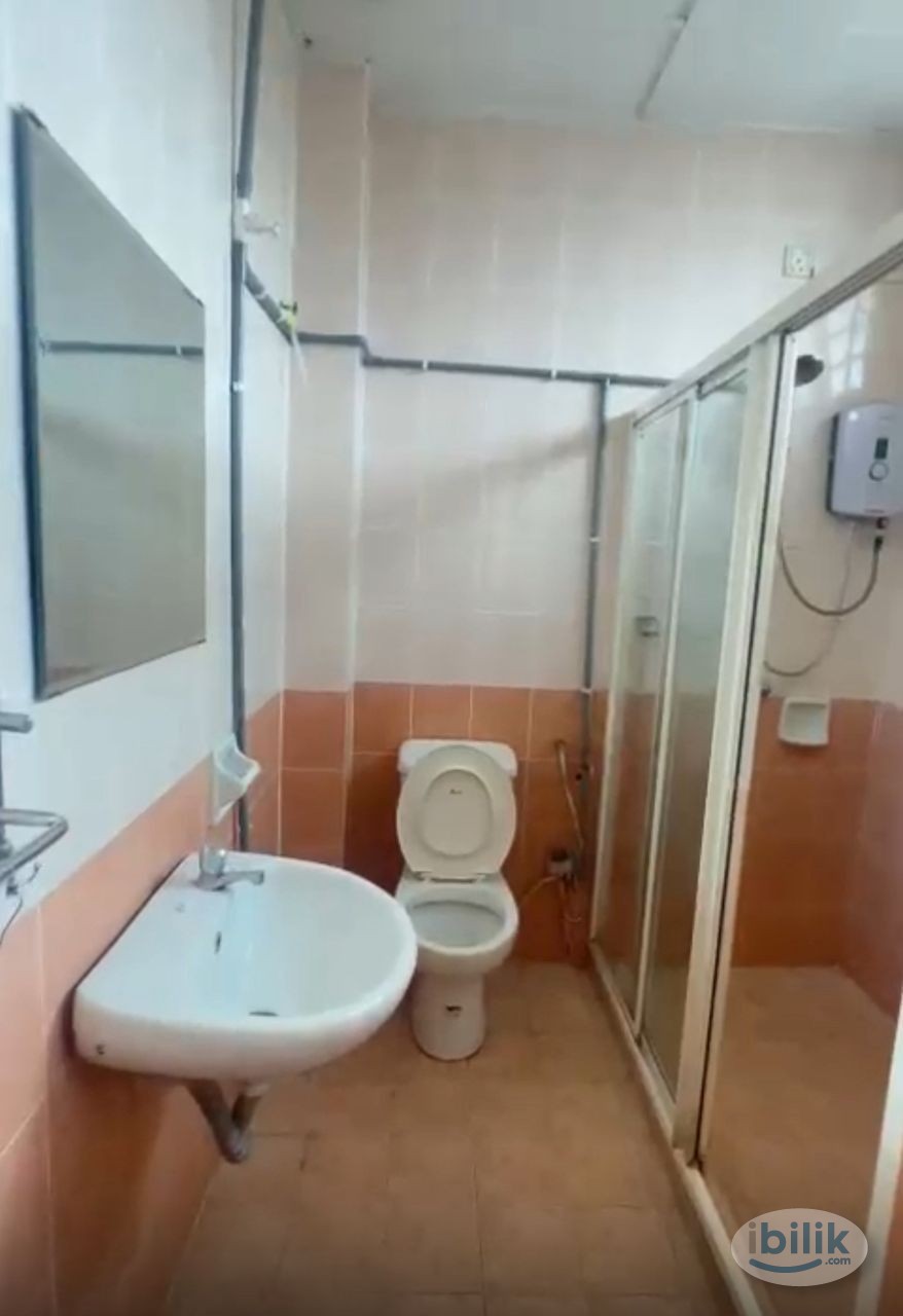 Image 3 of PROMO RM1 NEXT MONTH RENTAL😮😍🌟 ✅ Master Room for Rent at Kota Kemuning near Hospital Columbia 3 Min Only Drive🚗‼️ - Room rental in 