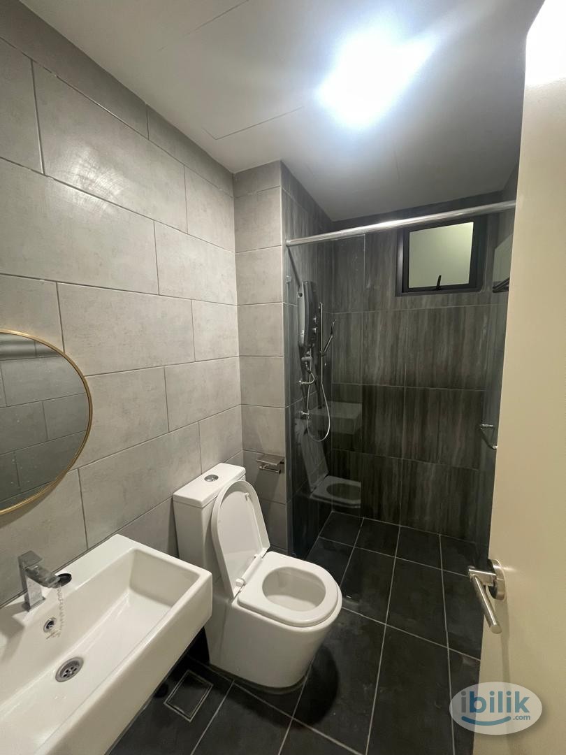 Image 5 of Zero Deposit Middle Room at Meta Residences Putra Permai, Seri Kembangan - Room rental in 