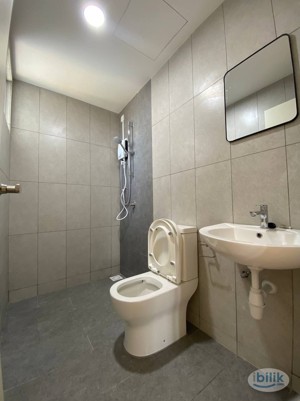 Image 1 of Middle Room at Tuan Legacy 2, Kuala Lumpur - Room rental in 