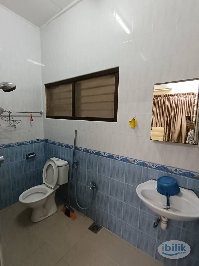 Image 2 of Master Room at Taman Pelangi, Johor Bahru - Room rental in 