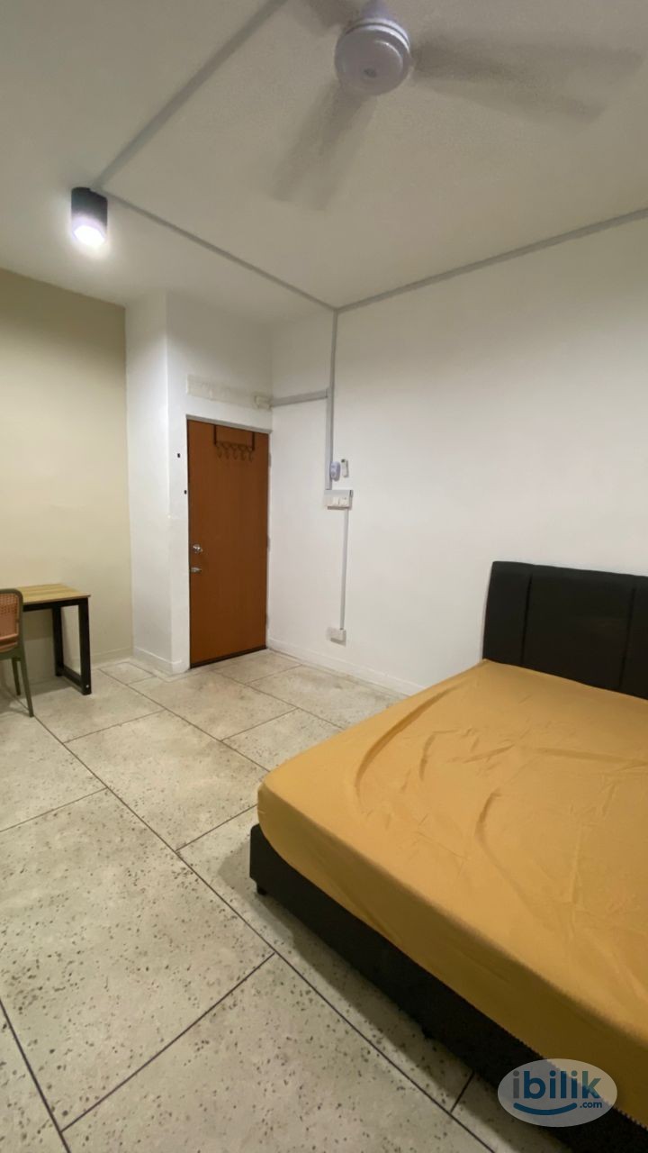 Image 2 of 🏨Room Rental at Jim Quee Residence ( 10 minutes walk to CIQ ) - Room rental in 