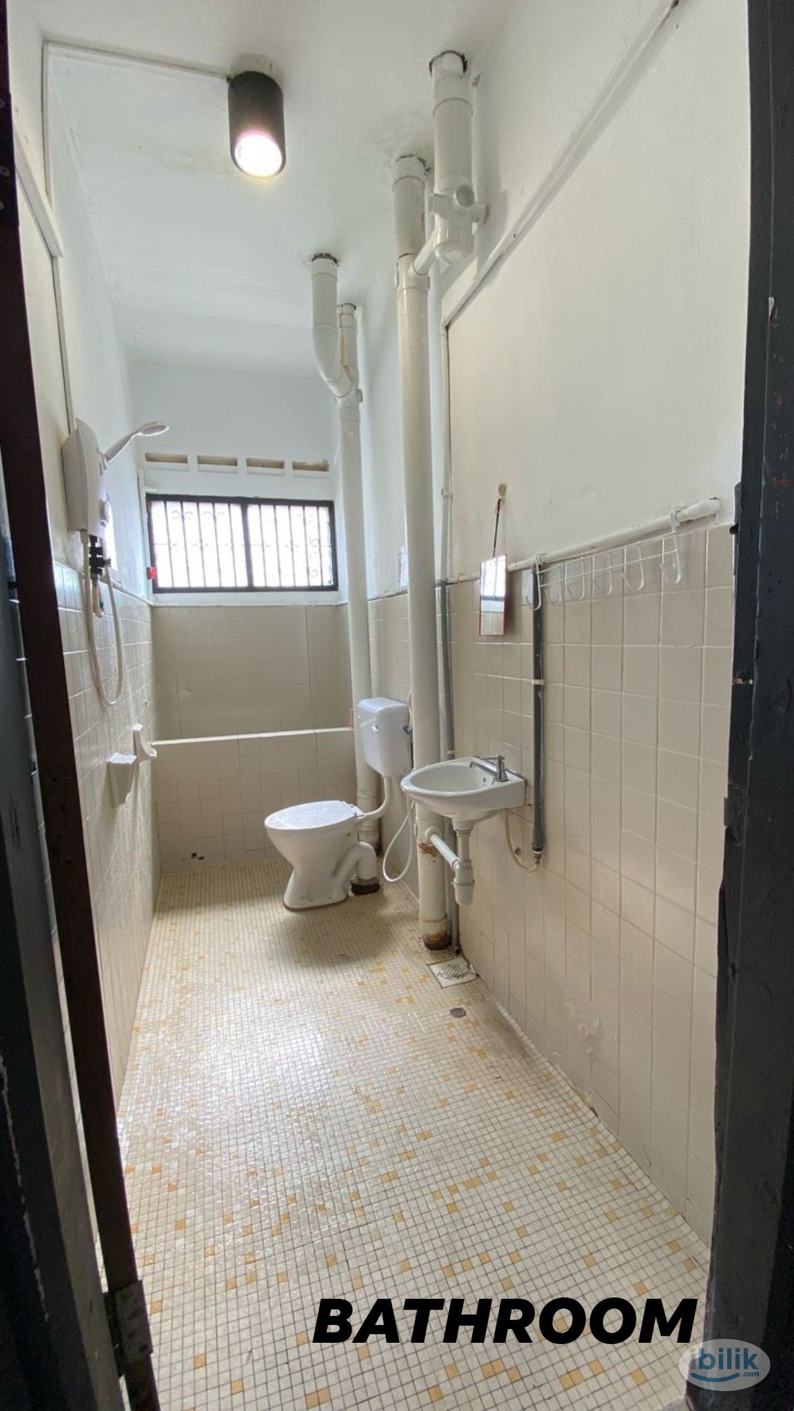 Image 3 of 🏨Room Rental at Jim Quee Residence ( 10 minutes walk to CIQ ) - Room rental in 