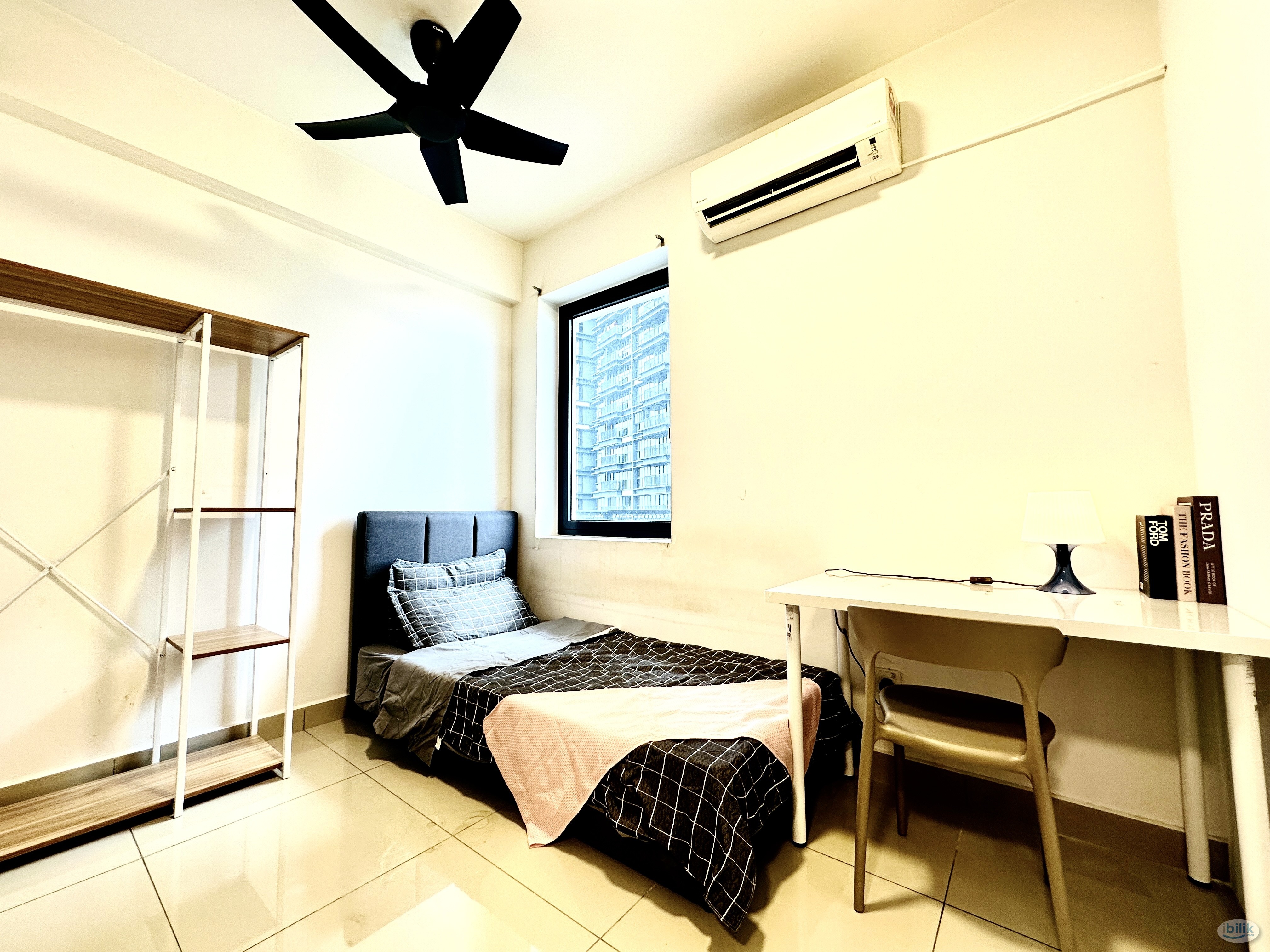 Image 1 of Female aircond room Full Furnished Setia Alam, walking distance to scm - Room rental in 