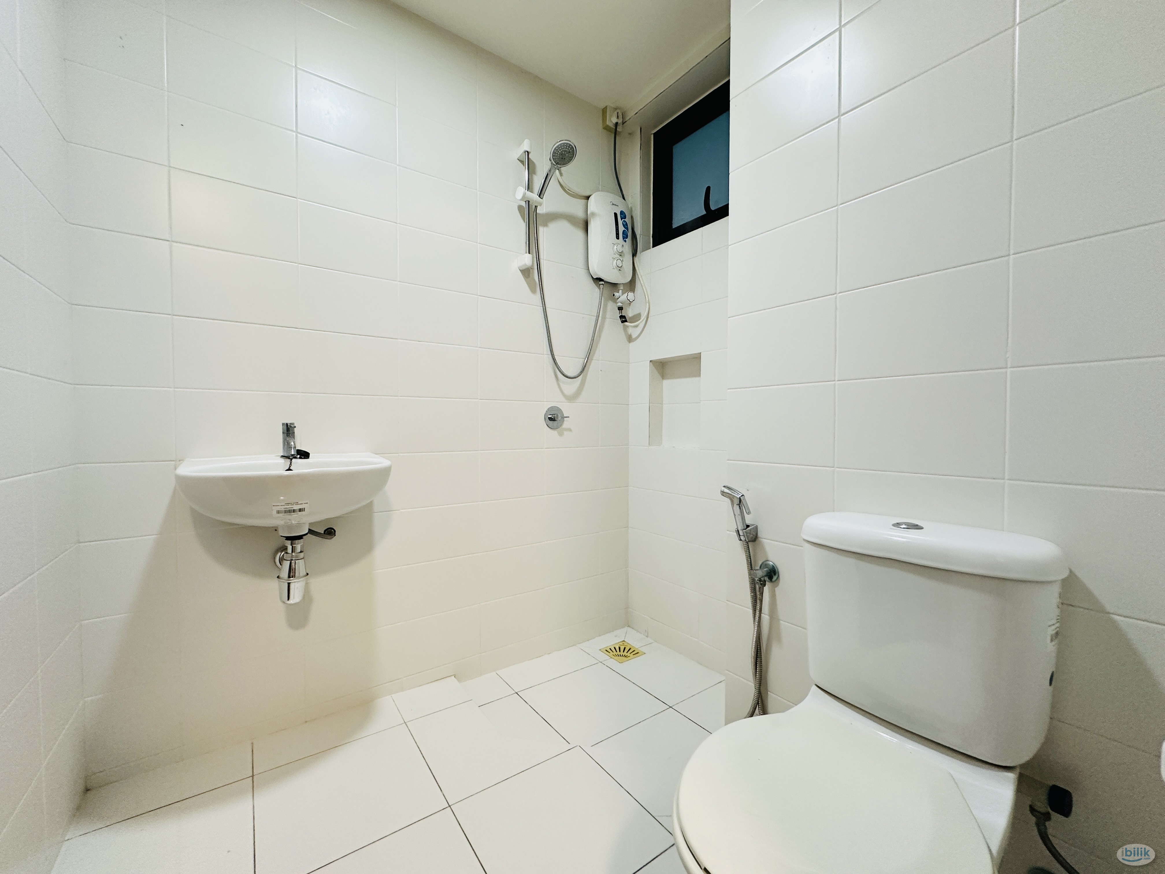 Image 2 of Female aircond room Full Furnished Setia Alam, walking distance to scm - Room rental in 