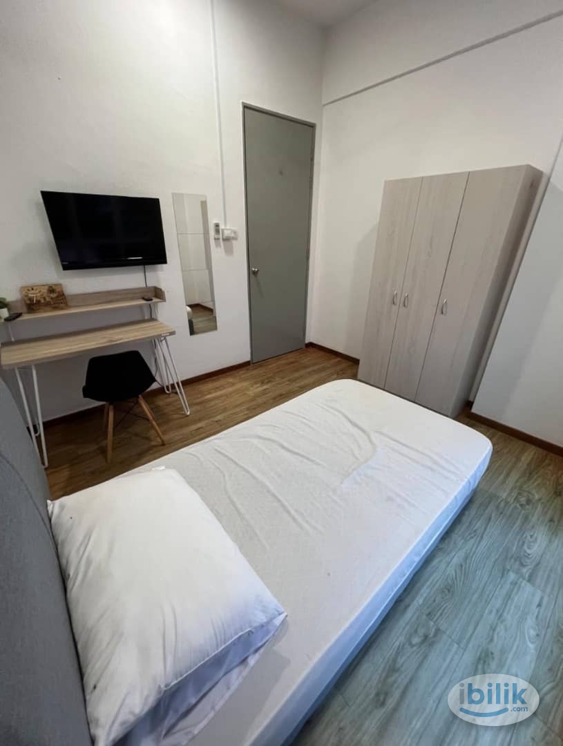 Image 1 of All Female ‼️(Middle Room 1) at 7 Tree Seven Residence Bandar Sungai Long Cheras Kajang - Room rental in 