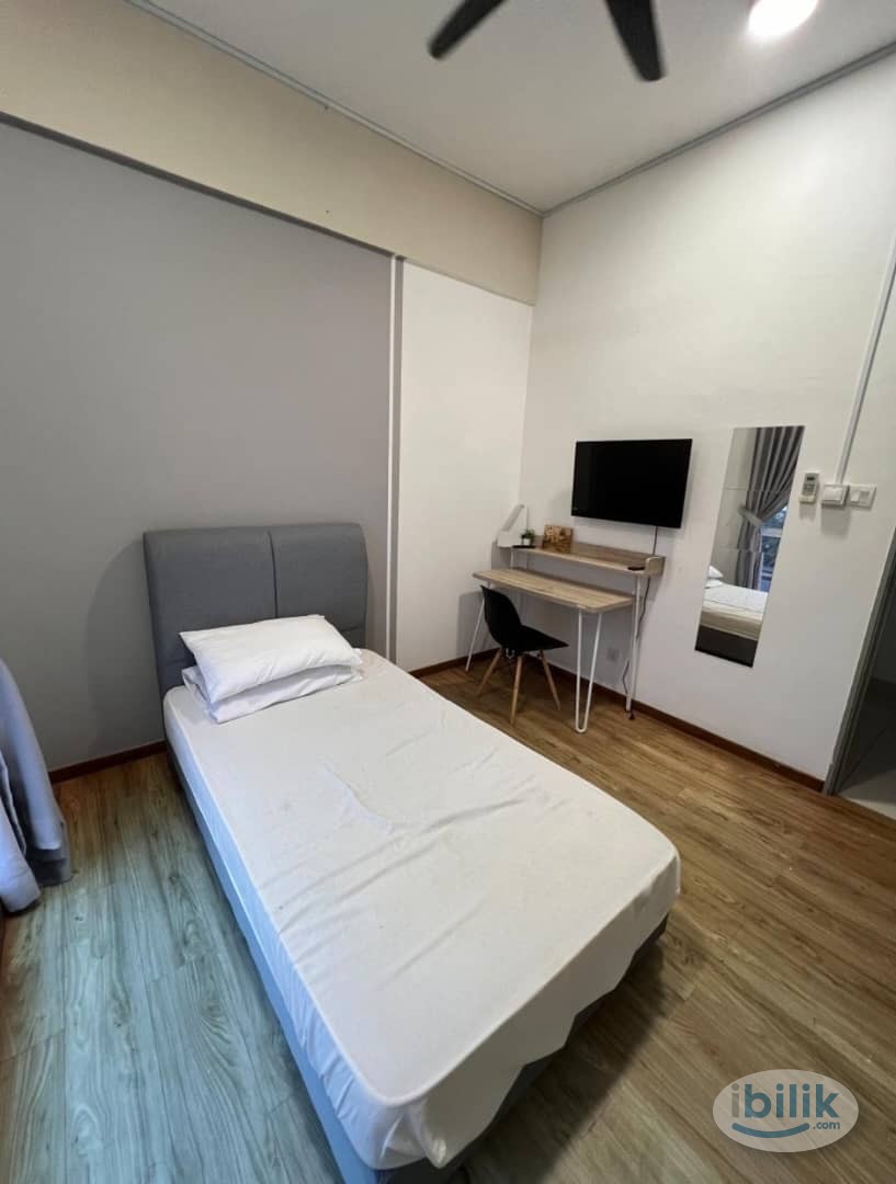 Image 2 of All Female ‼️(Middle Room 1) at 7 Tree Seven Residence Bandar Sungai Long Cheras Kajang - Room rental in 