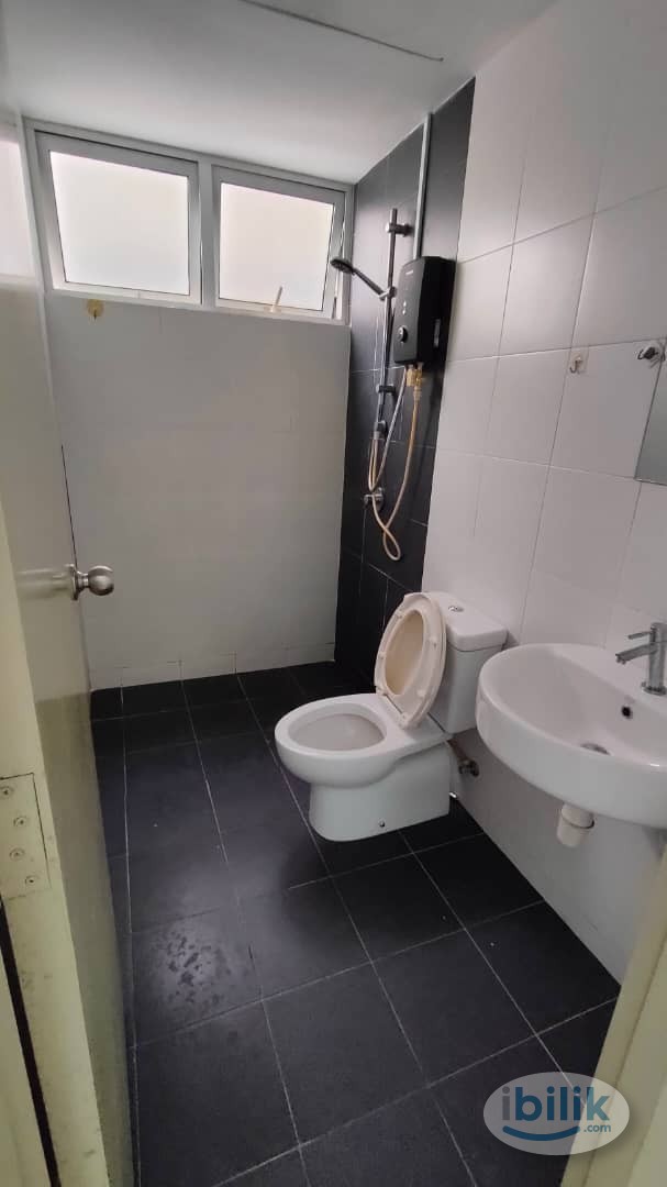 Image 3 of Master Room at Pacific Place, Ara Damansara - Room rental in 