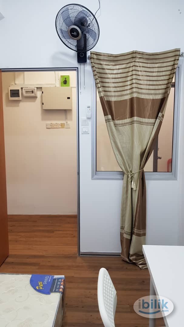 Image 2 of Chic Rahmah Room for the Budget Conscious - walk to USJ7 LRT/BRT, Summit Mall, NSK USJ1, Damen Mall, Giant USJ1, MyDin, KESAS, NPE, Sports, FnBs - Room rental in 