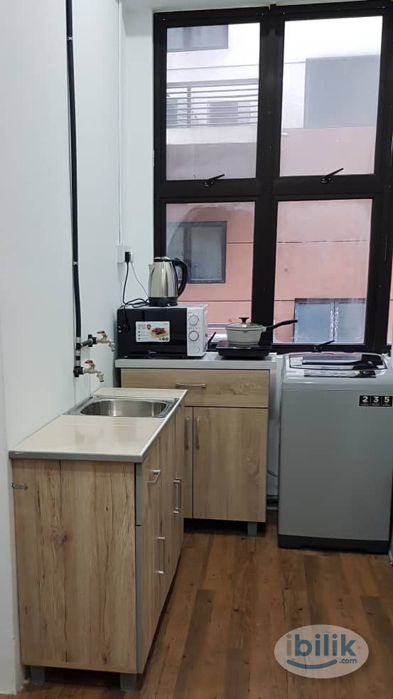 Image 3 of Chic Rahmah Room for the Budget Conscious - walk to USJ7 LRT/BRT, Summit Mall, NSK USJ1, Damen Mall, Giant USJ1, MyDin, KESAS, NPE, Sports, FnBs - Room rental in 