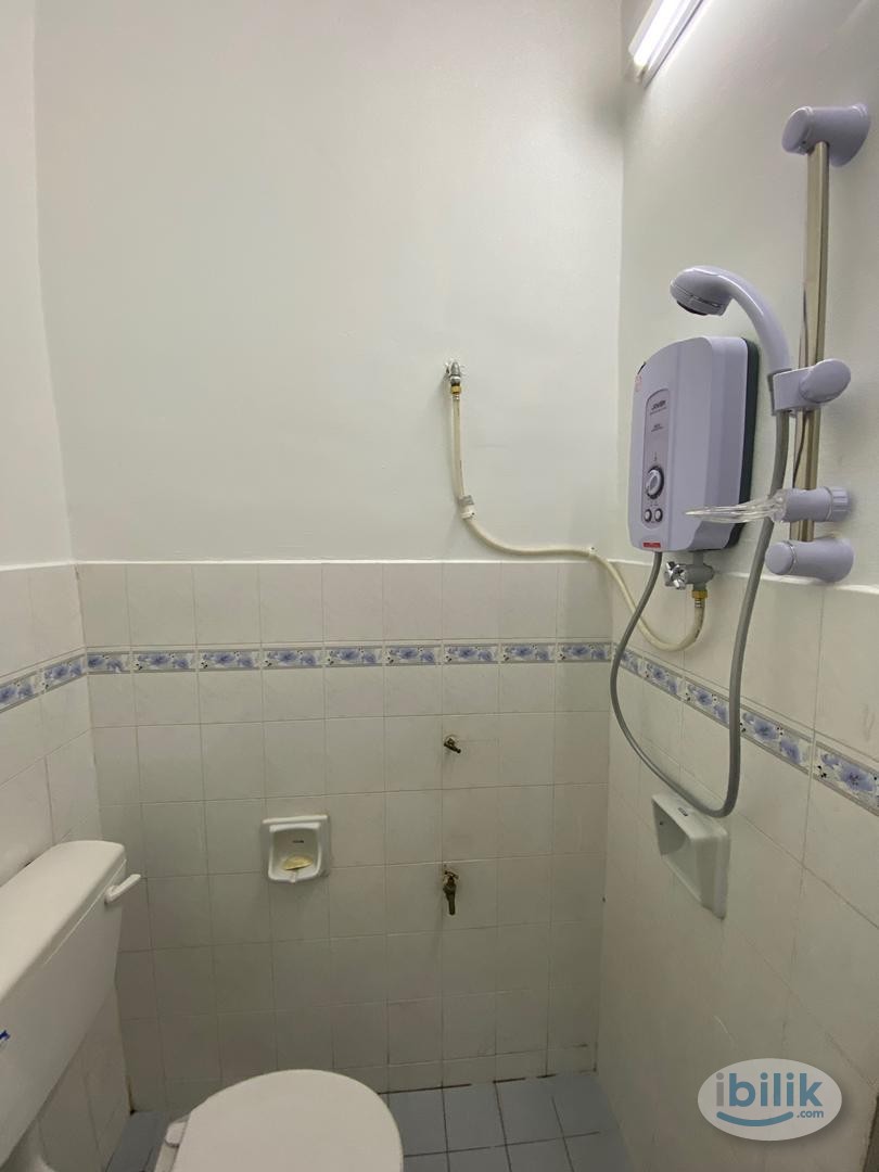 Image 1 of Fully Furnished, WiFi, AC, Cozy Middle Room at Pusat Bandar Puchong, Puchong - Room rental in 