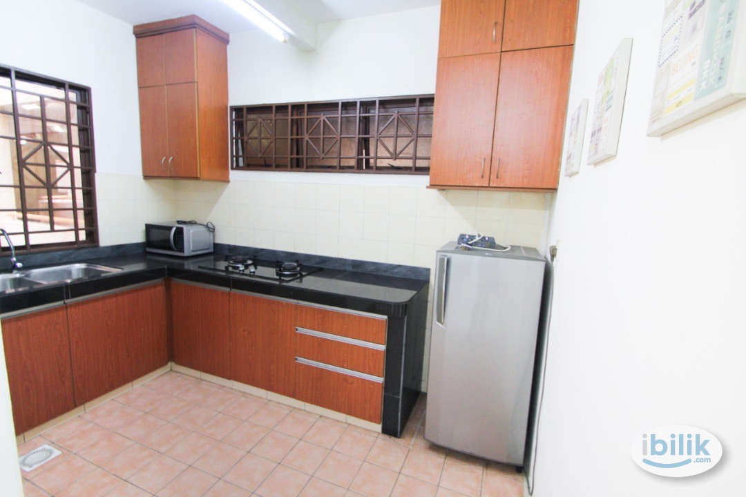 Image 1 of Middle Room at Palm Spring, Kota Damansara`` - Room rental in 