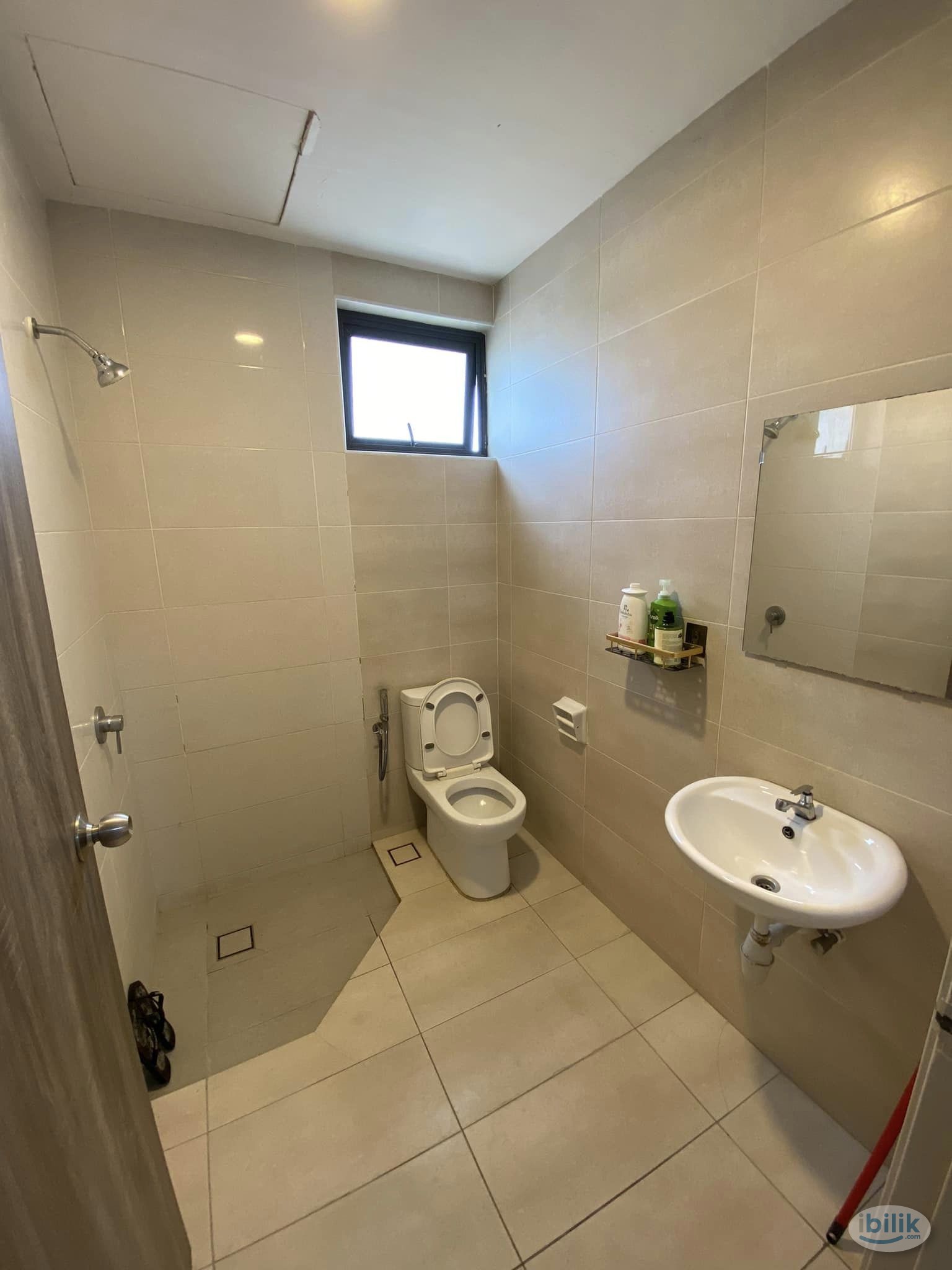 Image 2 of 🌟 Fully Furnished Middle Room | Utilities Included | Free Cleaning | Just Bring Your Bag | Strategic Location 🌟 - Room rental in 