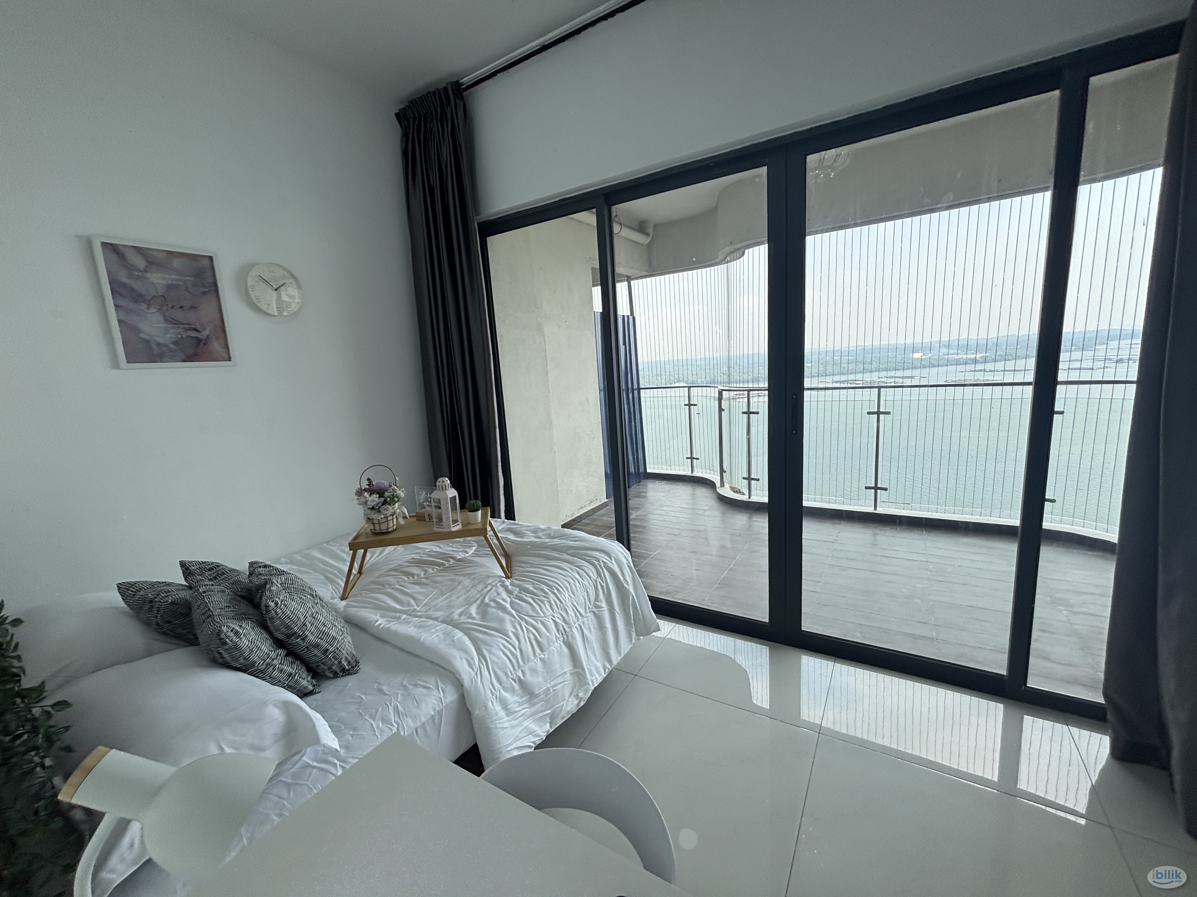 Image 2 of Balcony Room With Very Nice Seaview High Floor - Room rental in 