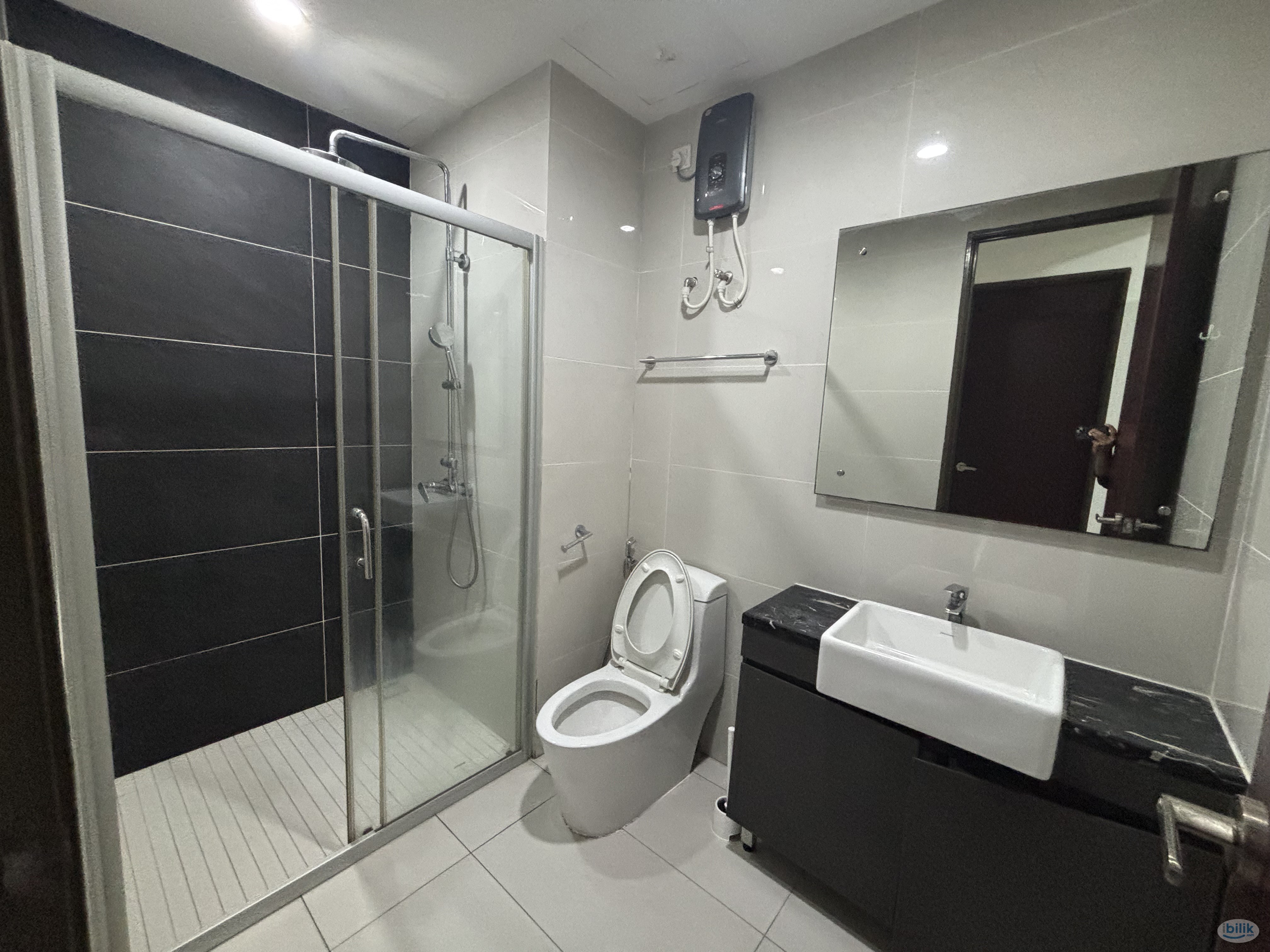 Image 1 of Middle Room with Nice Seaview High Floor - Room rental in 