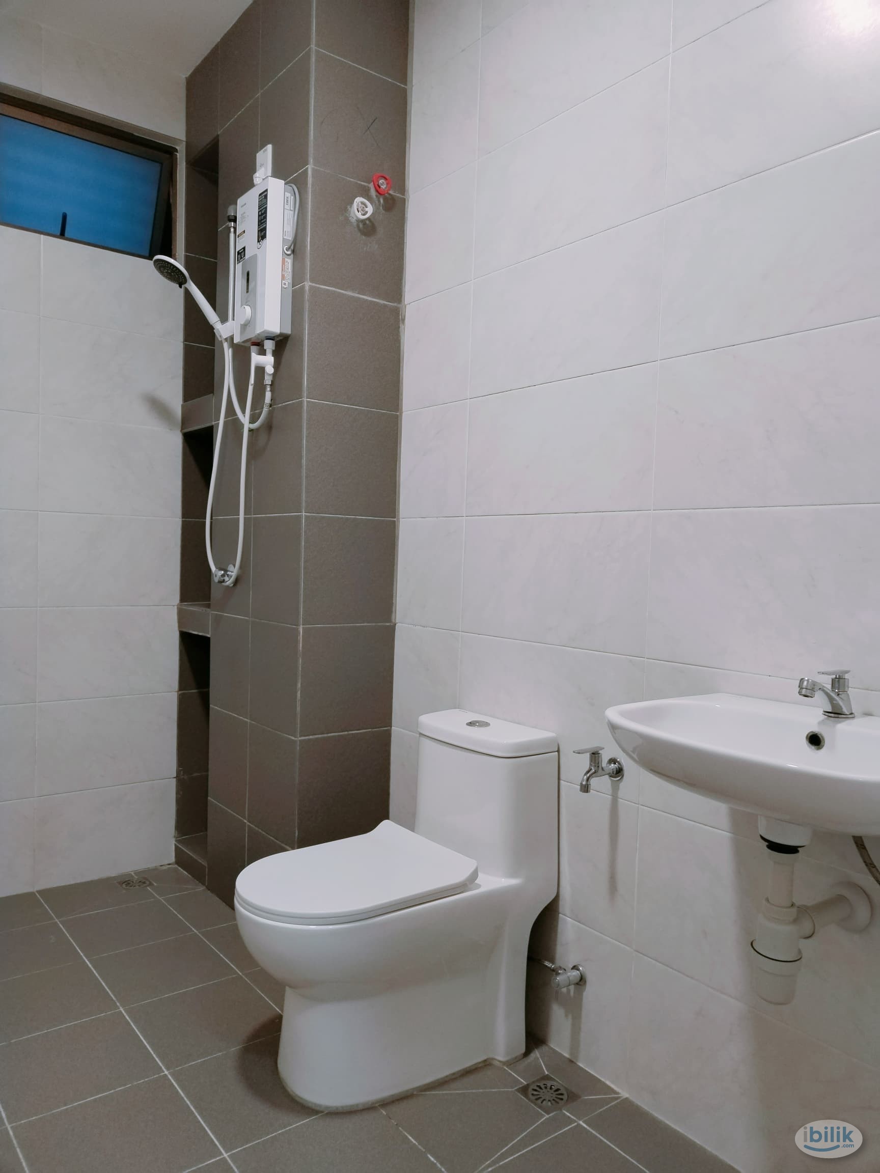 Image 4 of Middle Room at Aster Villa, Pearl City. Near Bukit Minyak Industrial, Seberang Perai - Room rental in 