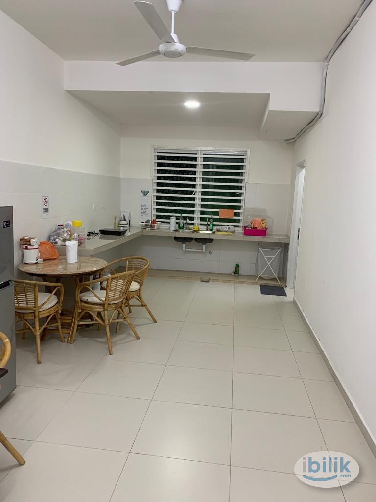 Image 3 of Cozy, fully furnished with AC, WiFi, Middle Room at Bandar Sri Sendayan, Sendayan - Room rental in 