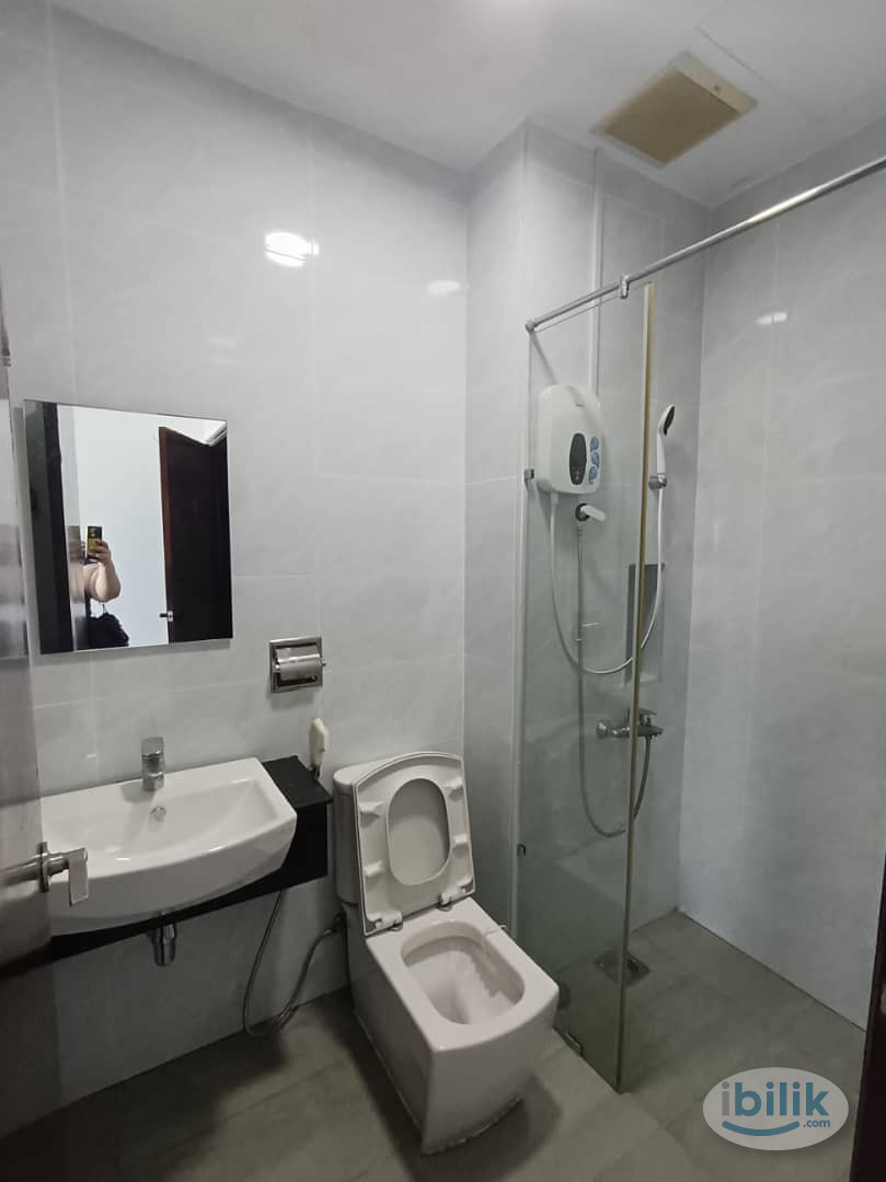 Image 2 of Female Room for rent at Paragon Suites @ CIQ JB Town - Room rental in 