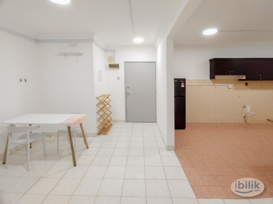 Image 2 of Single Room Single Bed Balcony Room with Window & A/C (Partition)at Palm Spring, Kota Damansara`` - Room rental in 