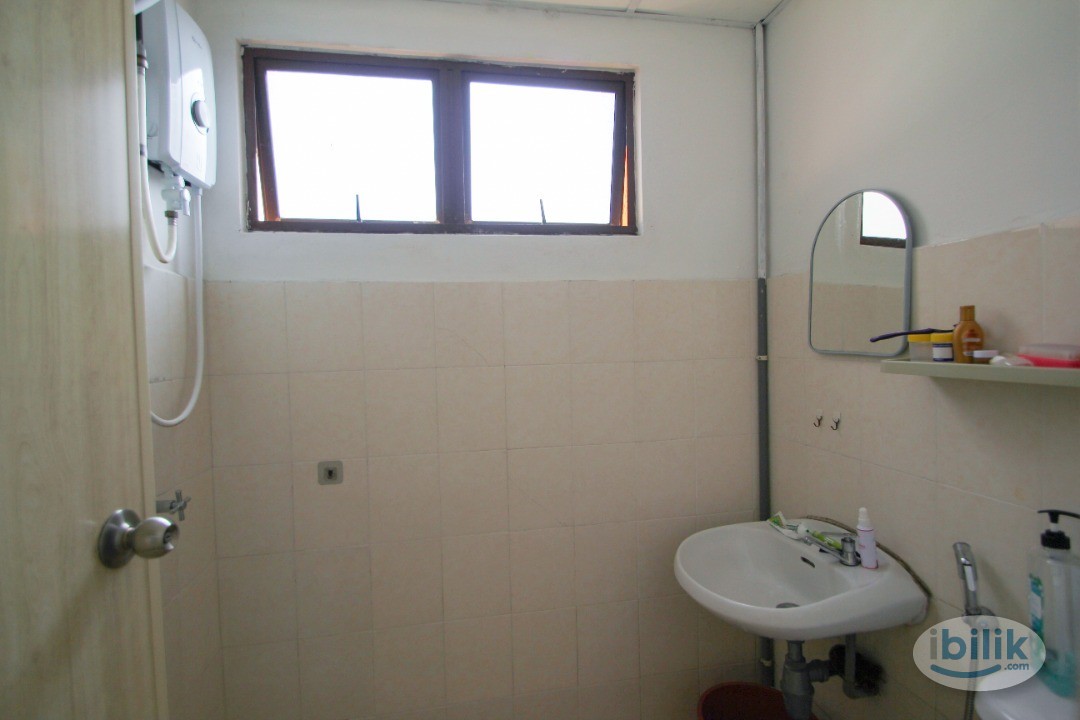 Image 3 of Middle Room at Palm Spring, Kota Damansara` - Room rental in 