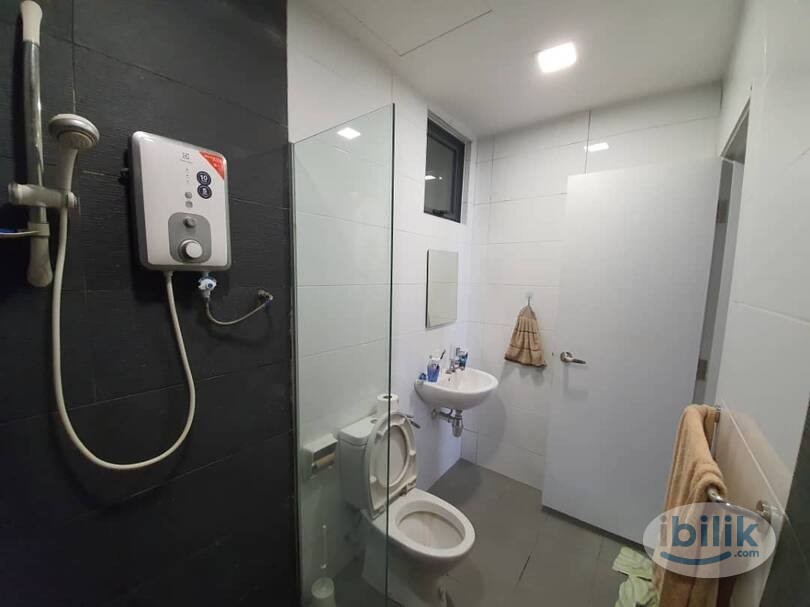 Image 3 of 🔥✌Students Preferred ✨Comfy & Affordable Middle Room with Double bed for rent 📍Beside UOW KDU - Room rental in 