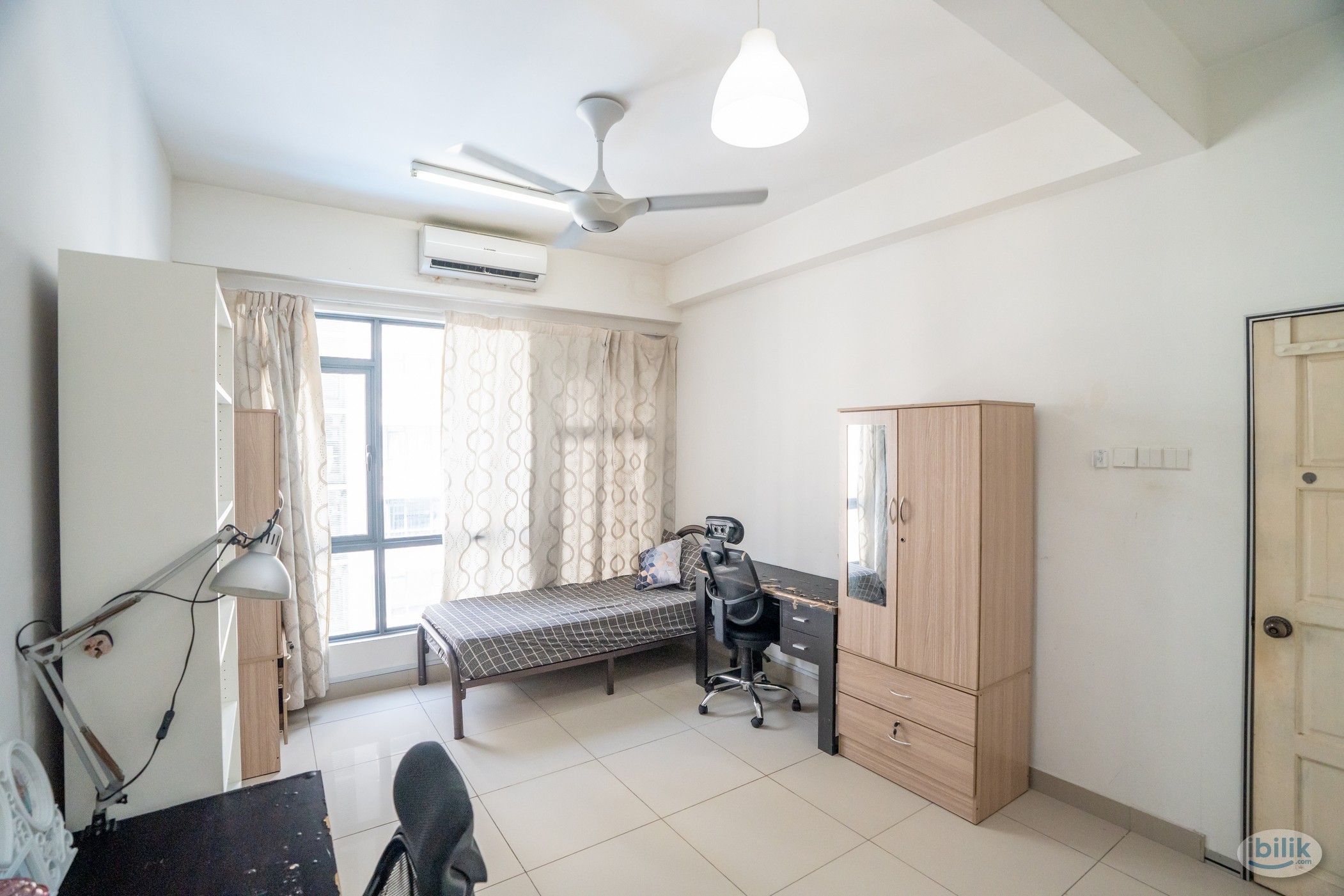 Image 2 of [Ready to Move in for 2 pax] Master Room with Bathroom at Paramount Utropolis @ Glenmarie, Shah Alam - Room rental in 