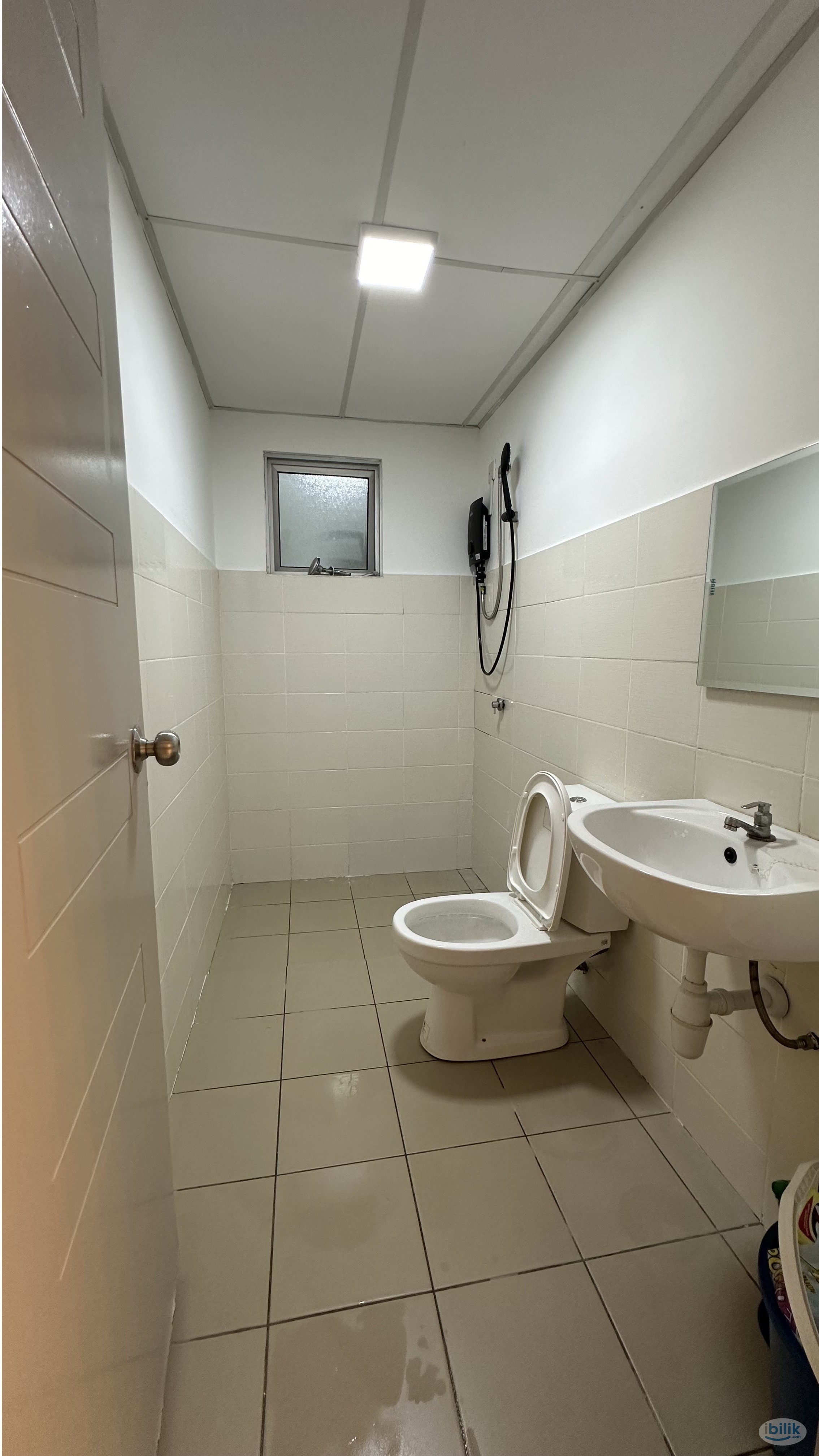 Image 5 of Medium Room at Axis Crown, Ampang, 10 minutes walk to LRT, 1+1 Depo only - Room rental in 