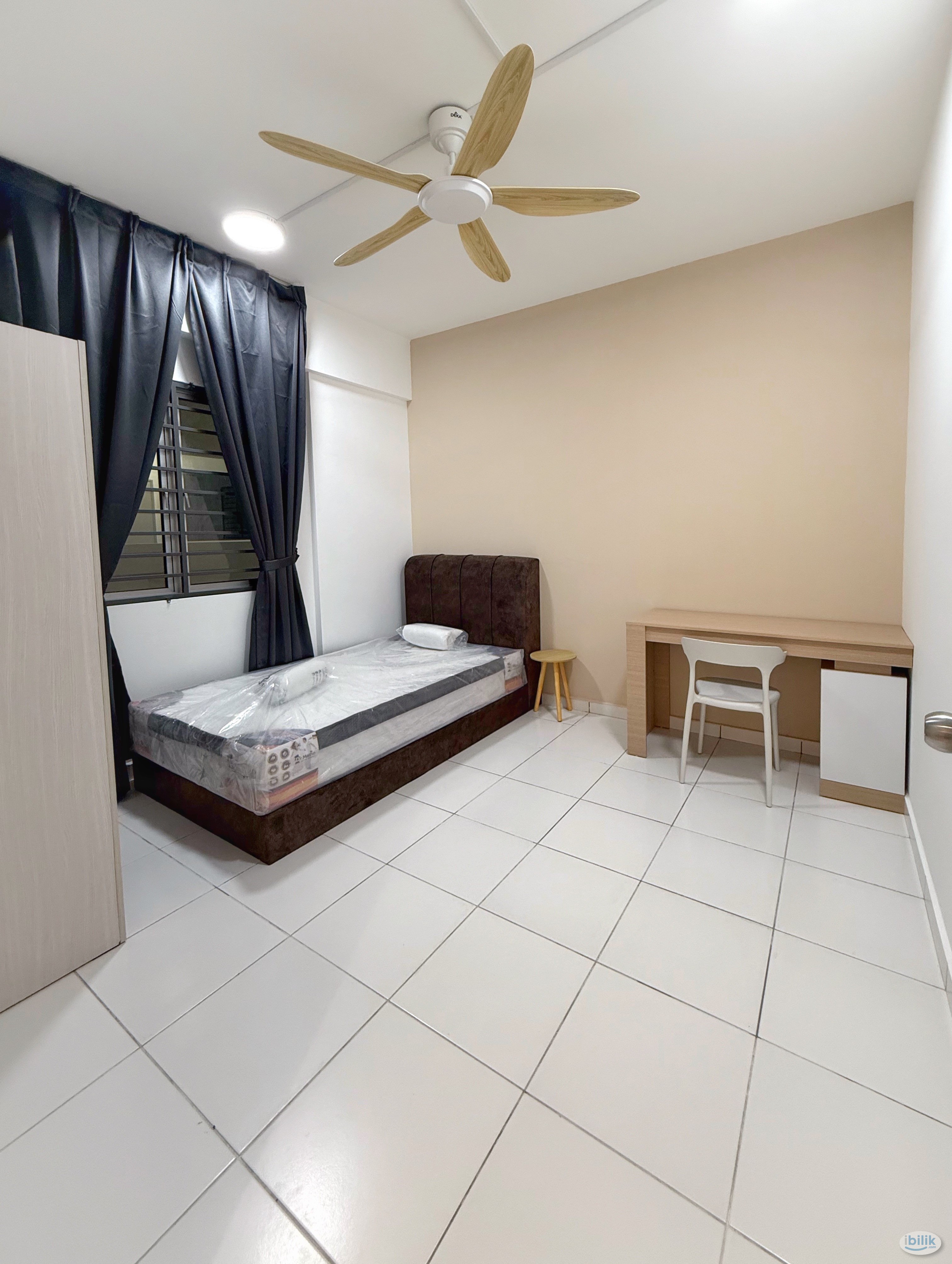 Image 1 of Medium Room at Axis Crown, Ampang, 10 minutes walk to LRT, 1+1 Depo only - Room rental in 