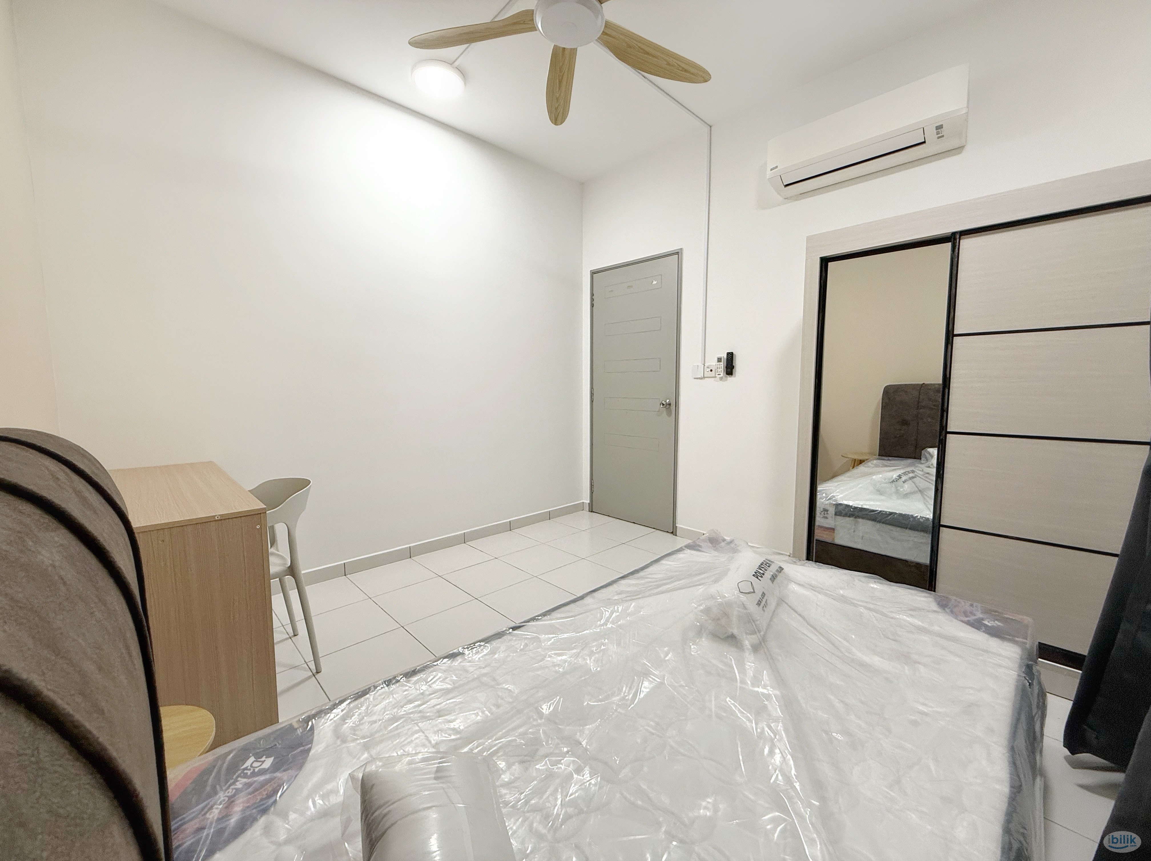 Image 2 of Medium Room at Axis Crown, Ampang, 10 minutes walk to LRT, 1+1 Depo only - Room rental in 