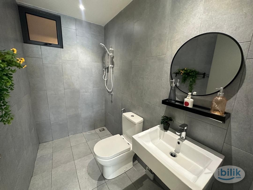 Image 1 of Middle room included utilities - Room rental in 